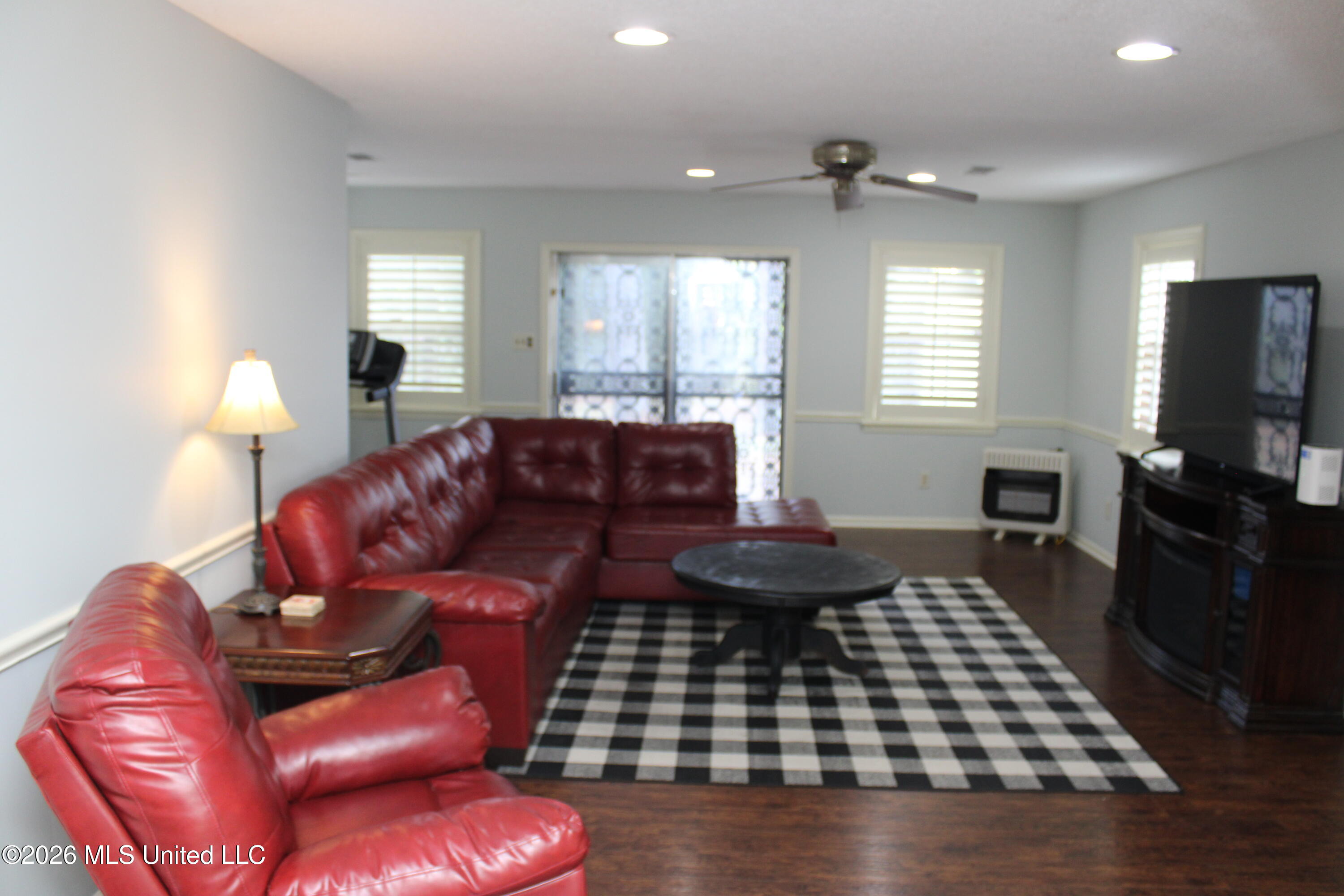 220 Flushing Cove Property Photo 8