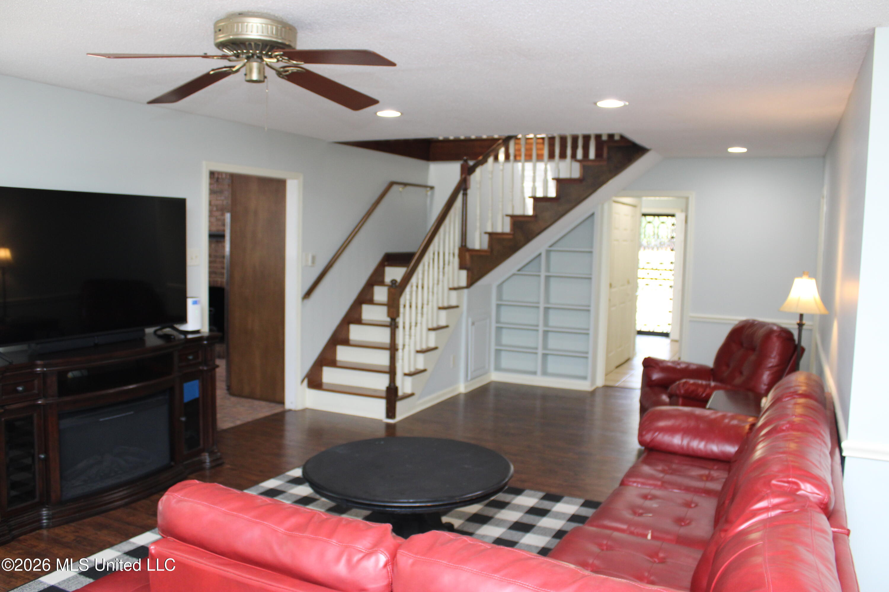 220 Flushing Cove Property Photo 9