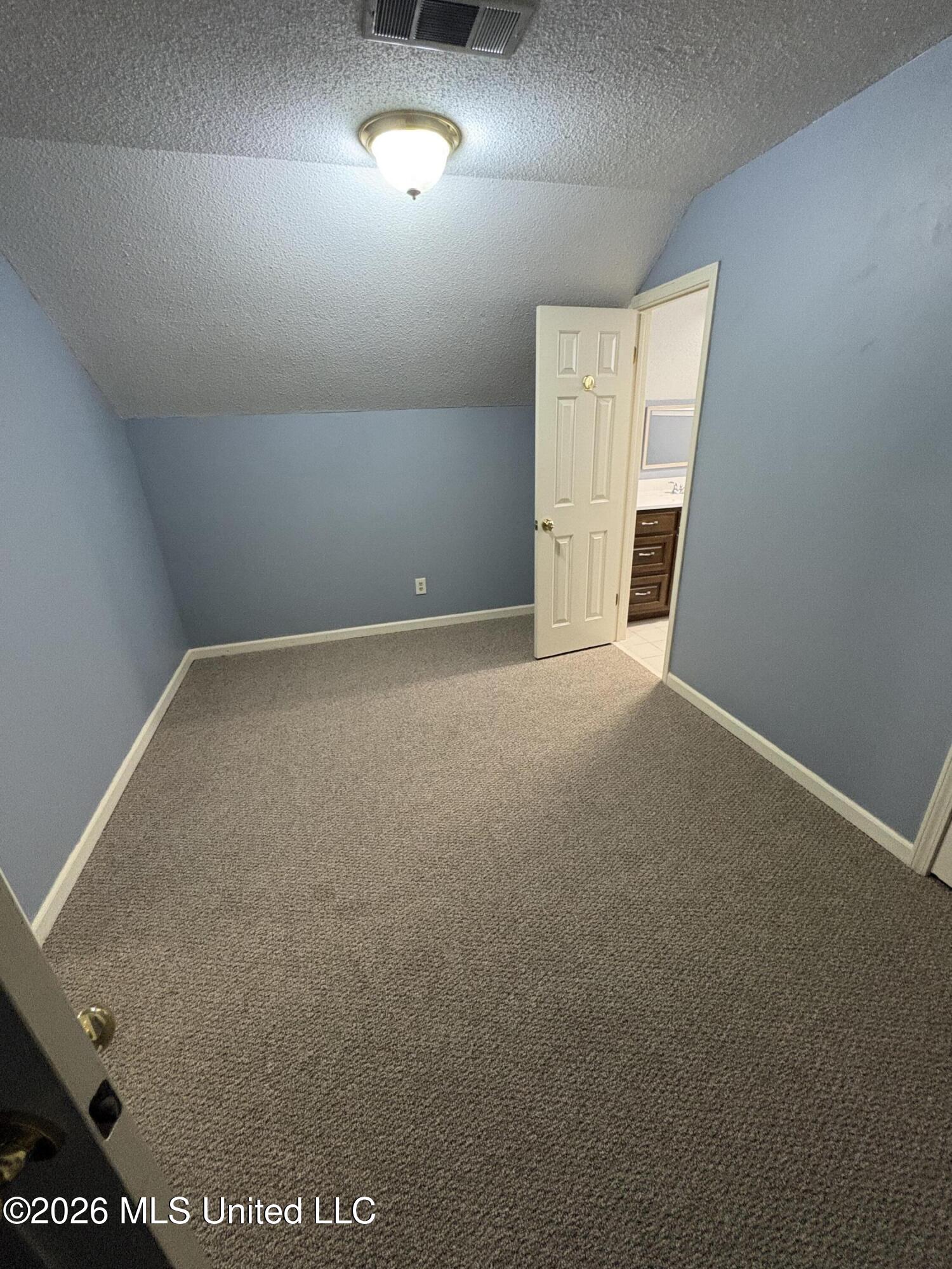 220 Flushing Cove Property Photo 32