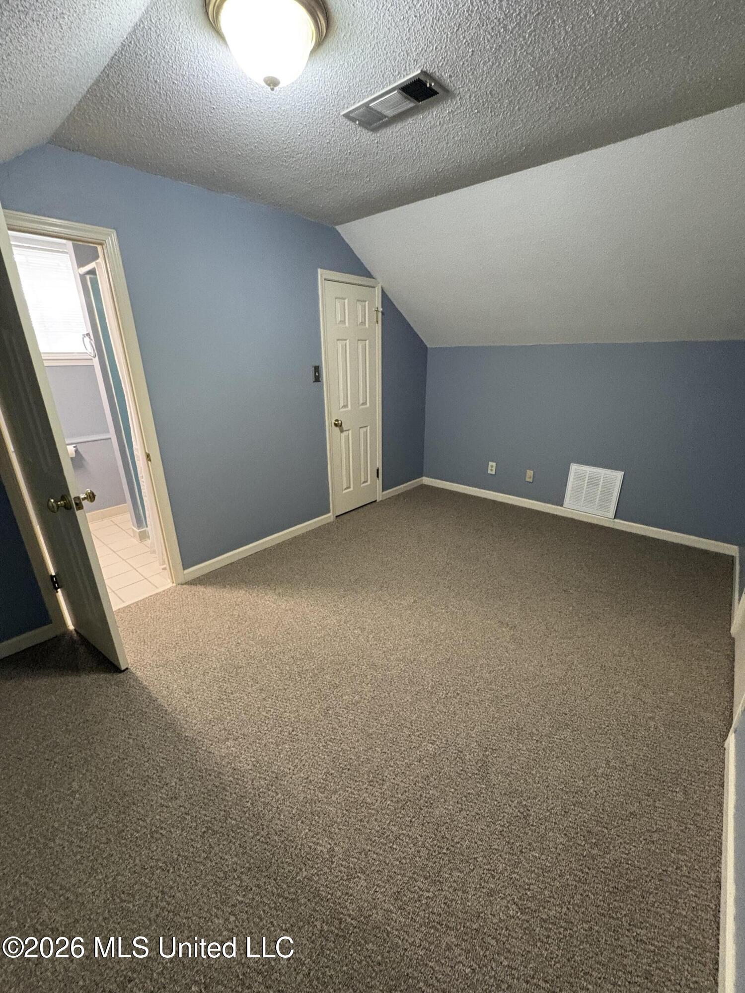 220 Flushing Cove Property Photo 33