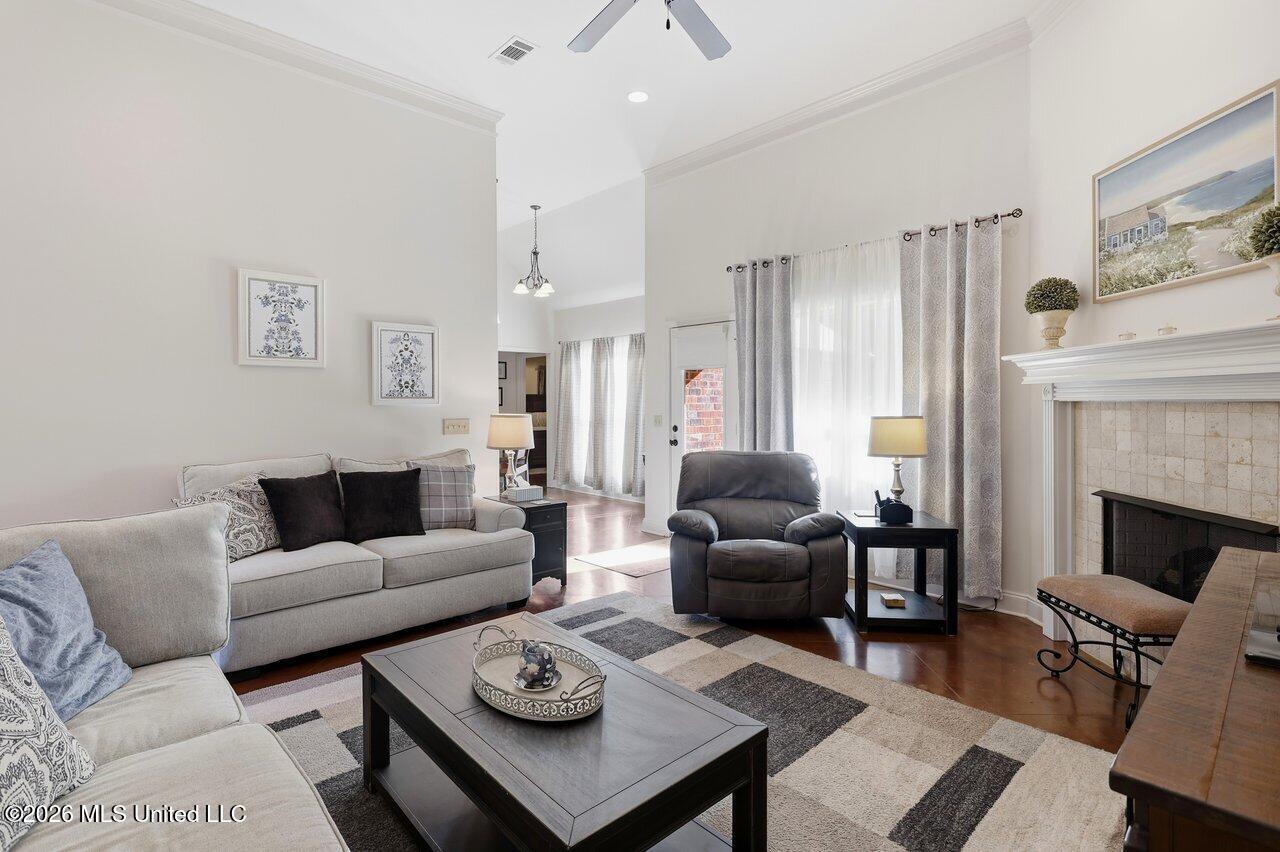 137 Oak Meadow Drive Property Photo 8