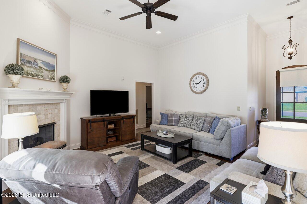 137 Oak Meadow Drive Property Photo 9