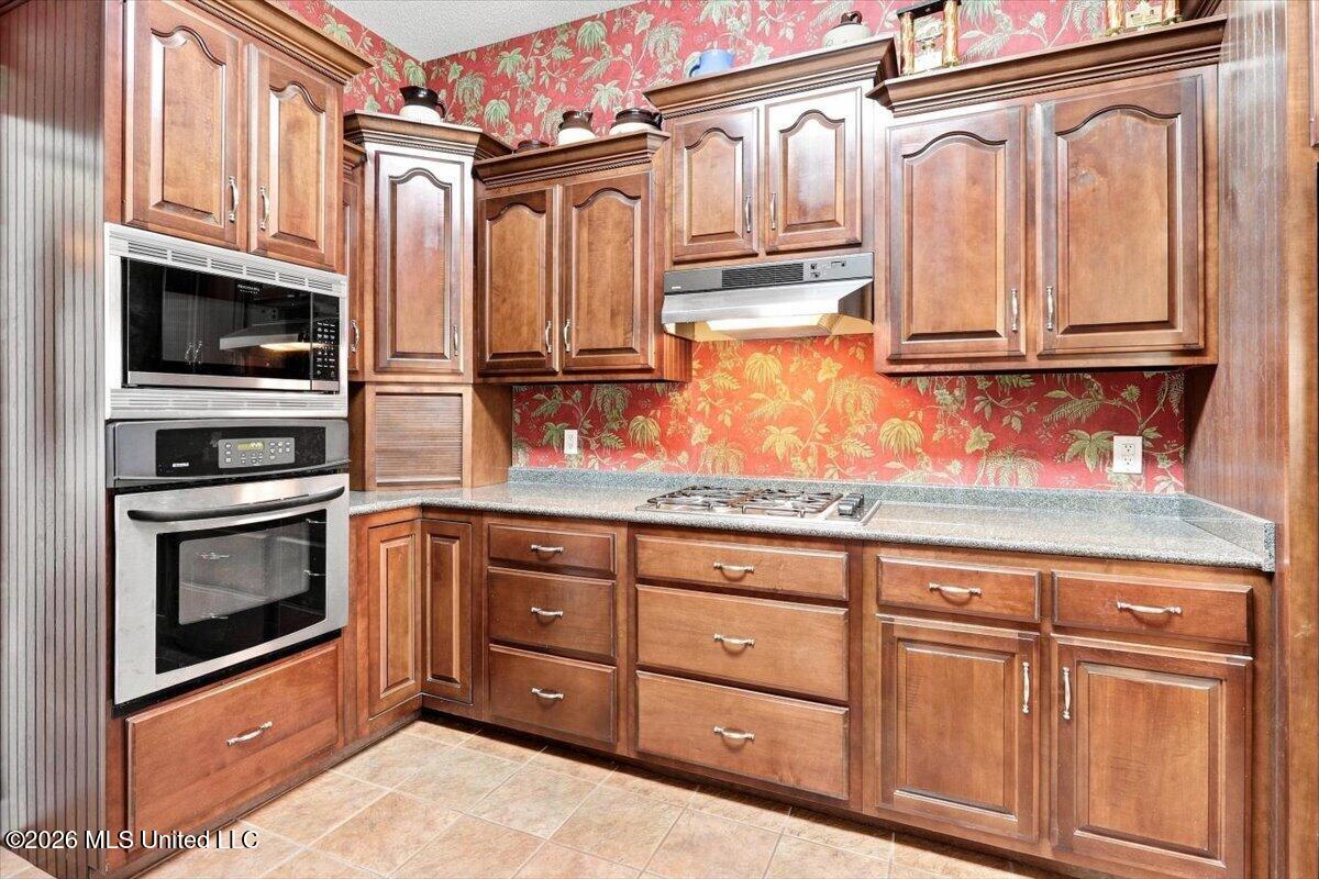 282 Douglas Road Property Photo 32