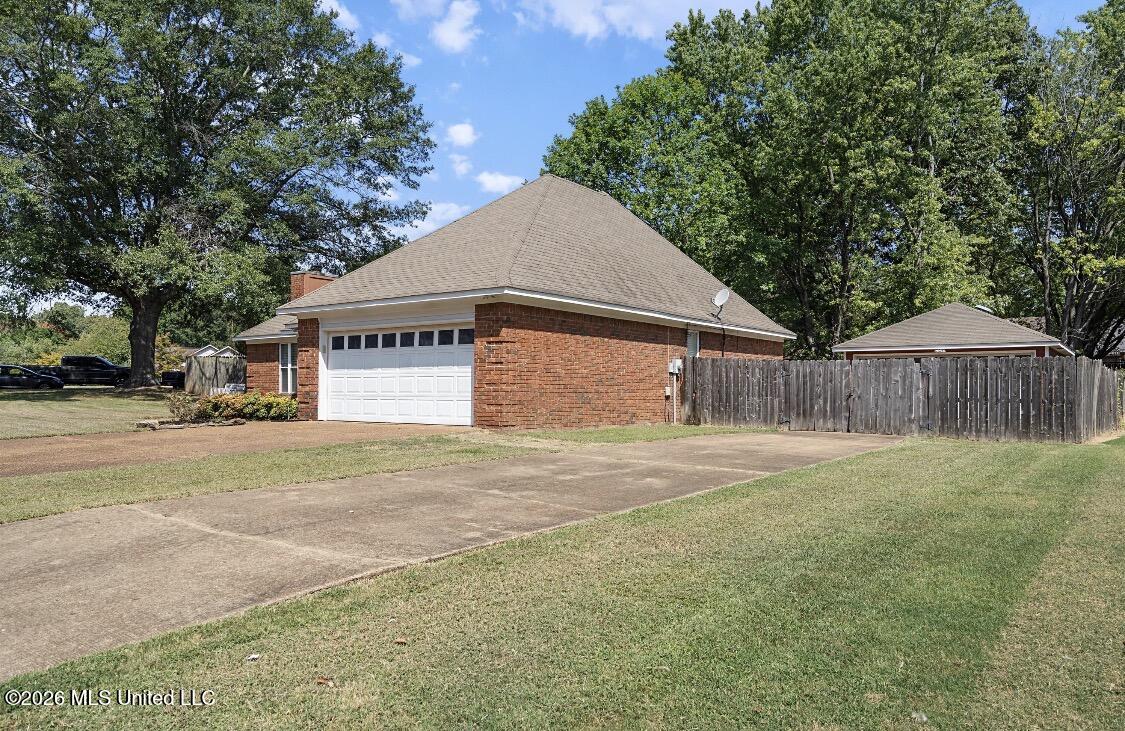 838 Cloverleaf Drive Property Photo 6