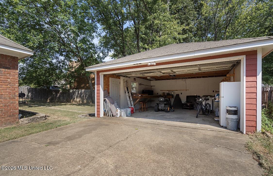 838 Cloverleaf Drive Property Photo 8