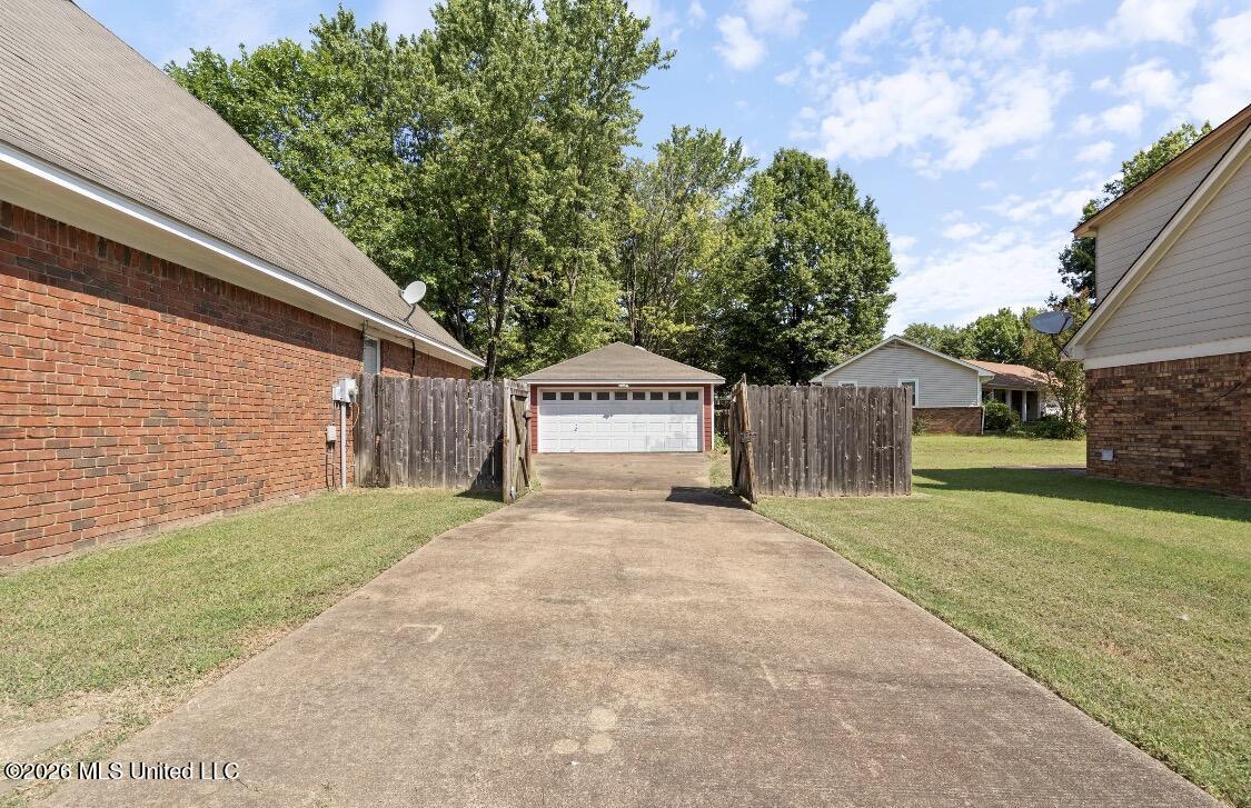 838 Cloverleaf Drive Property Photo 37
