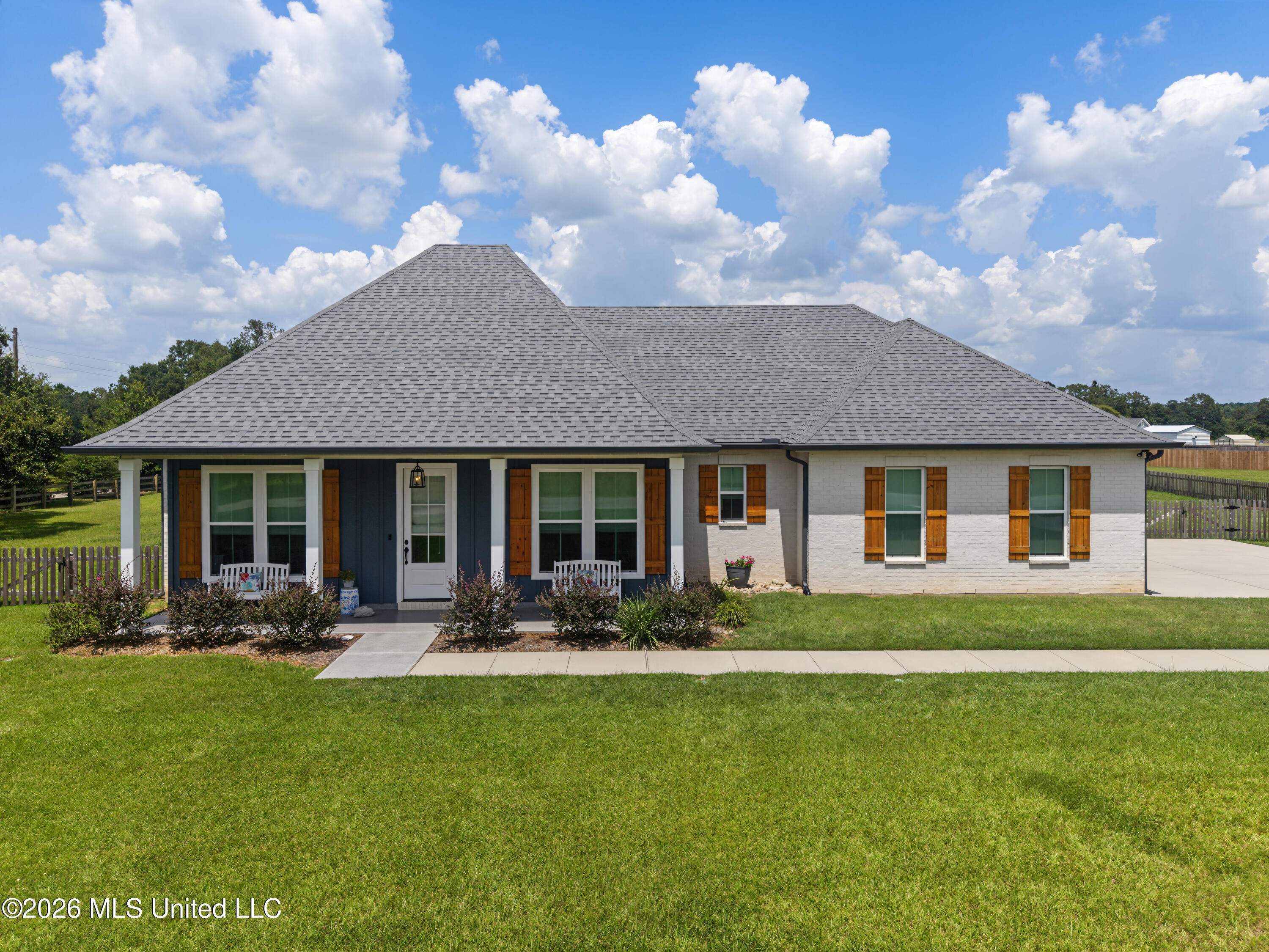 5 S Caesar Oaks Drive Property Photo 1