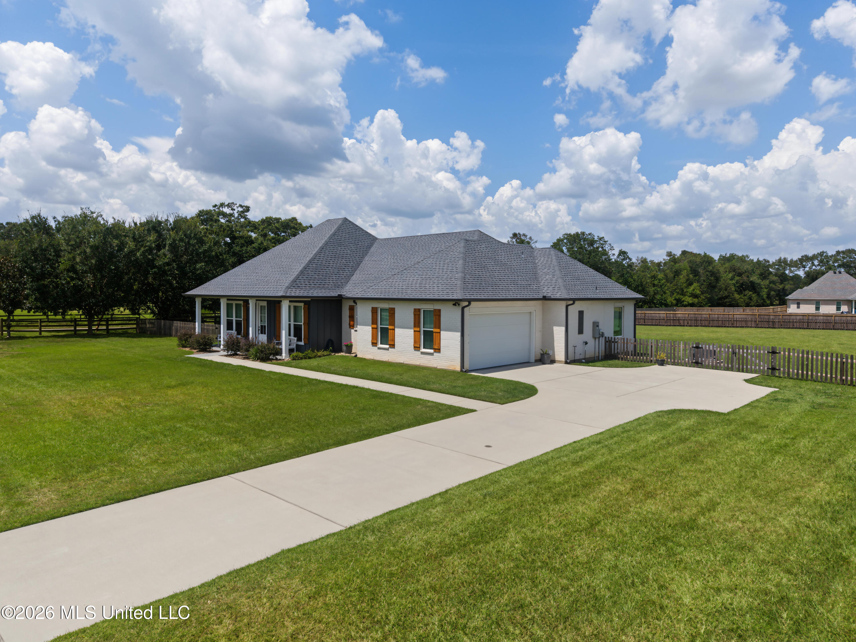 5 S Caesar Oaks Drive Property Photo 3