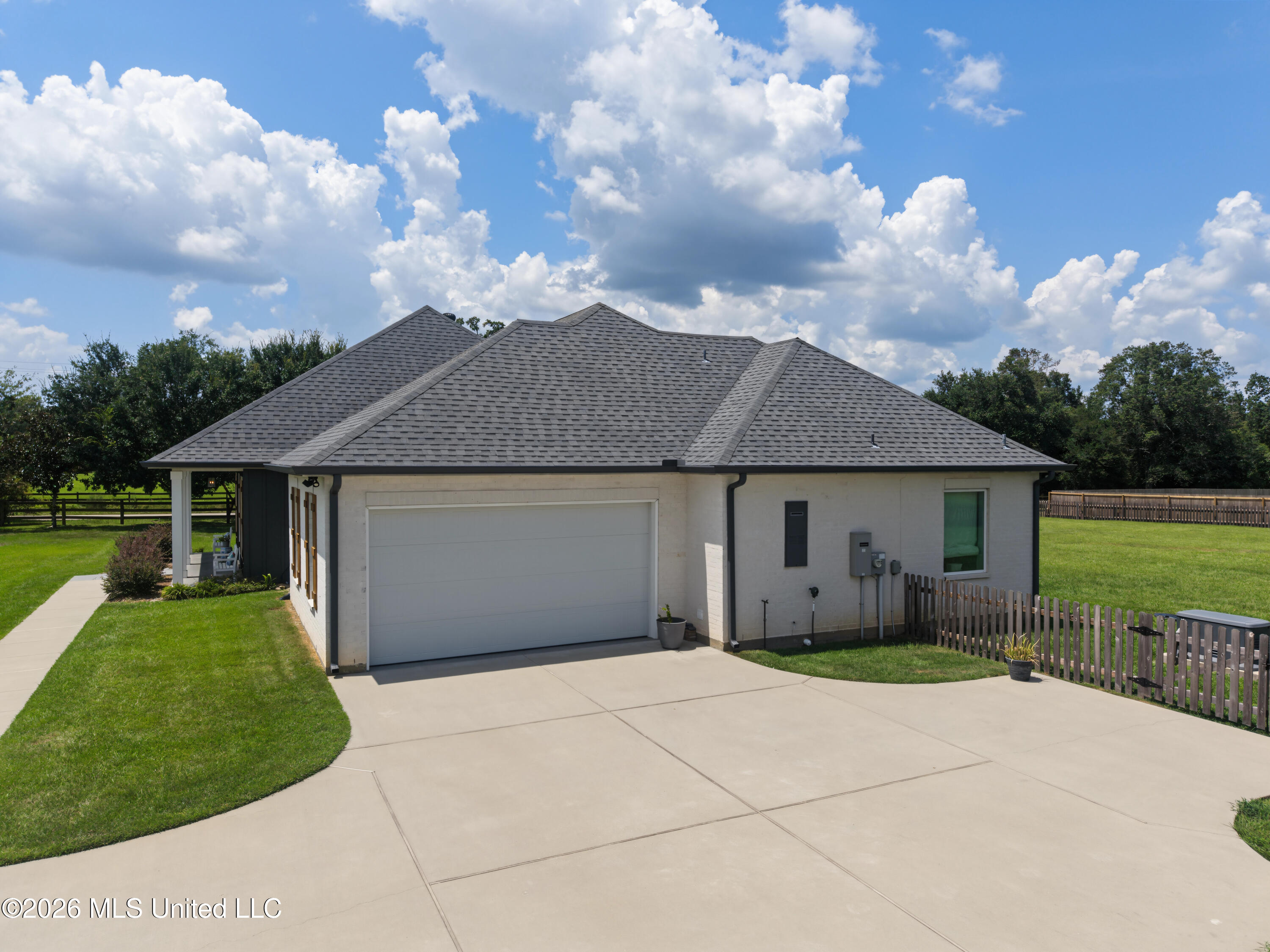 5 S Caesar Oaks Drive Property Photo 6
