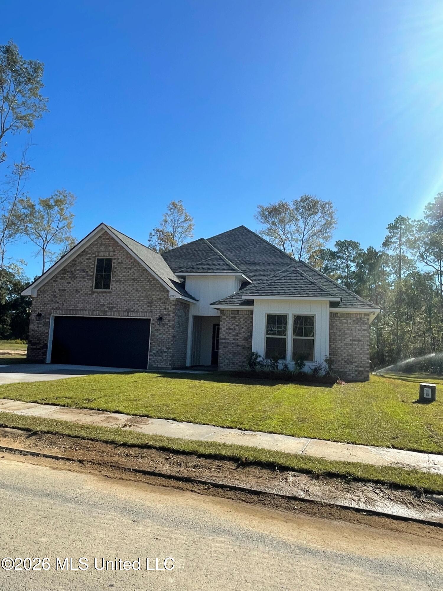 6915 Rolling Green Drive Property Photo 1