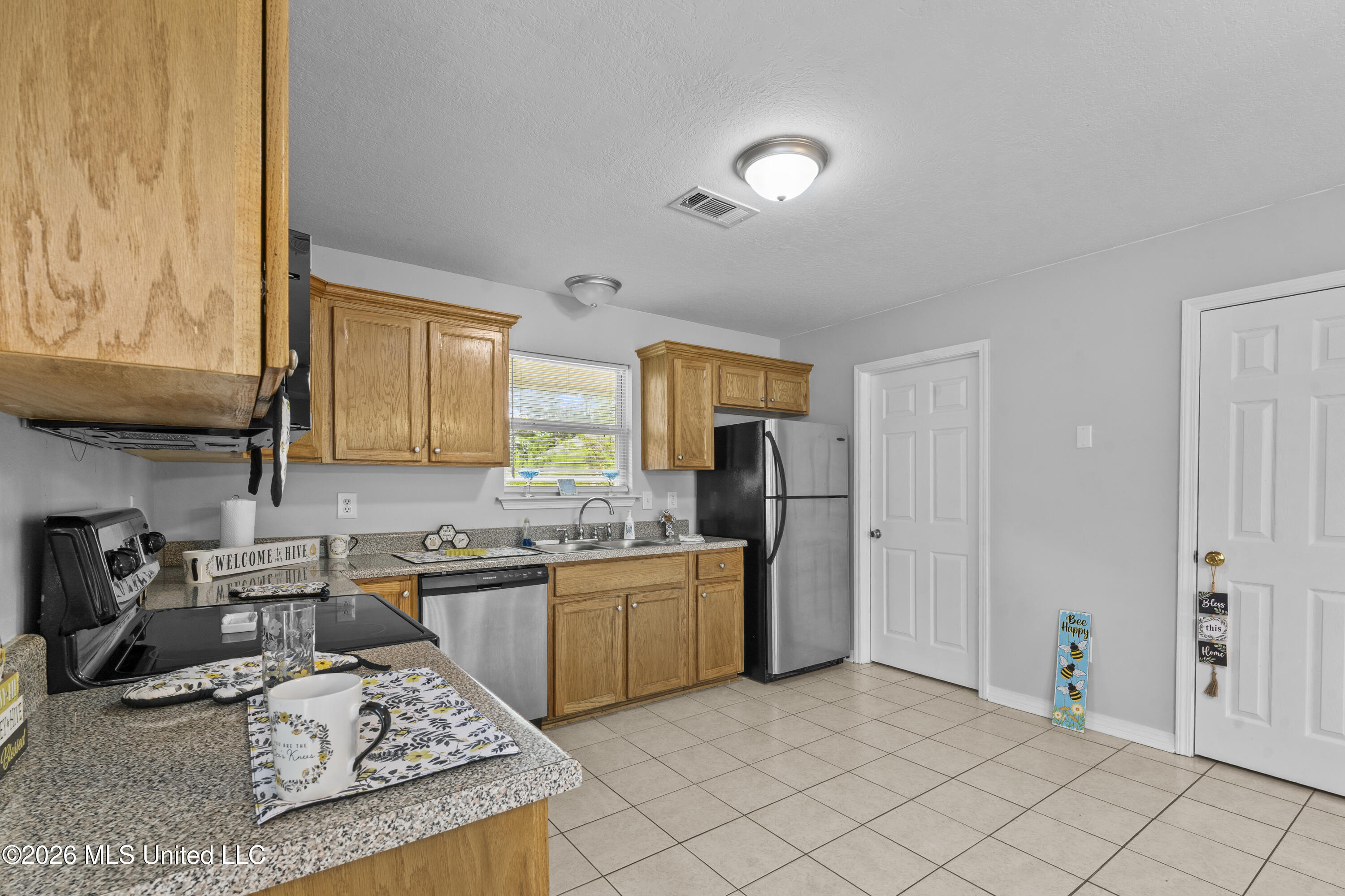 9421 Cartwright Property Photo 6