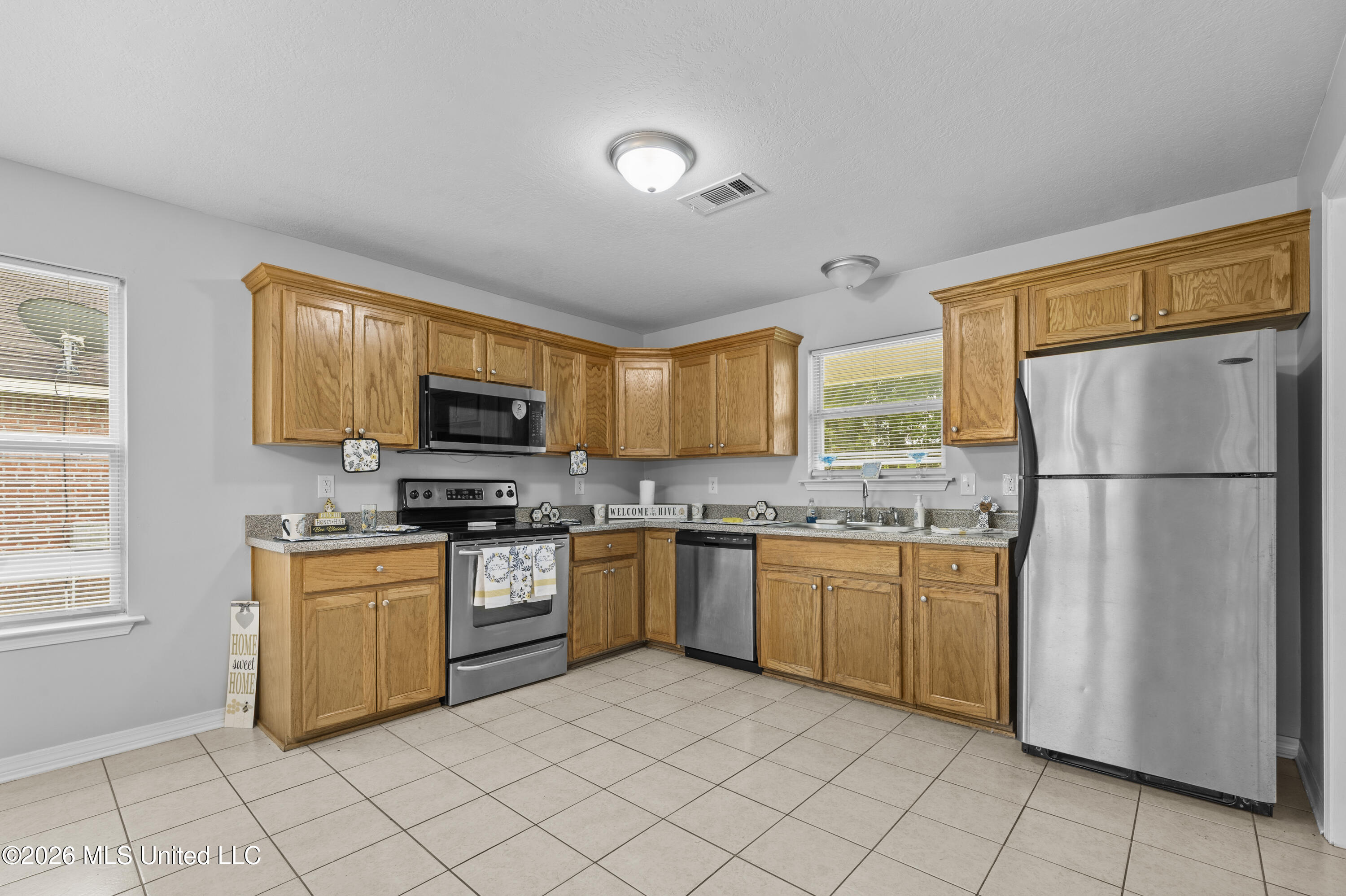 9421 Cartwright Property Photo 7