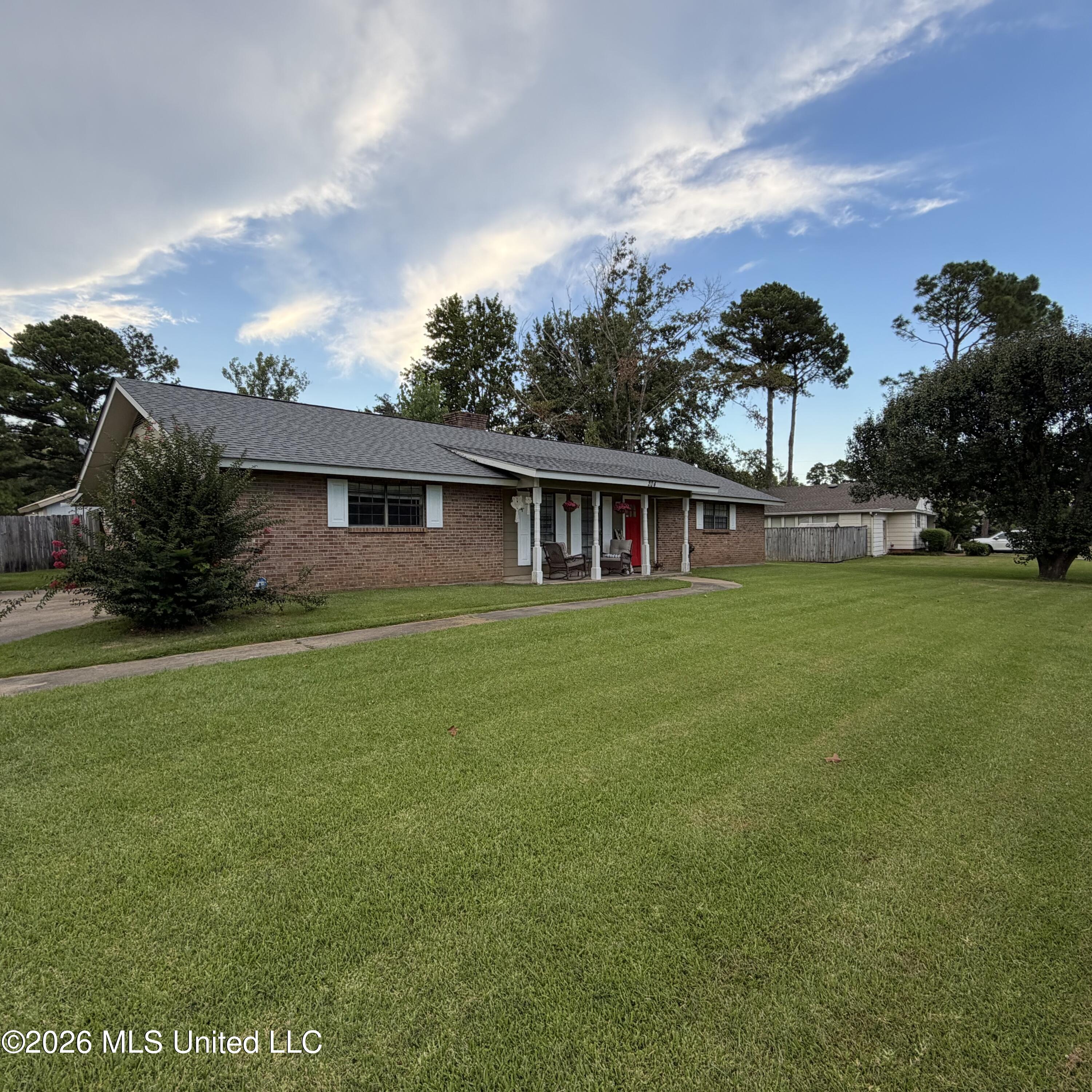204 Westover Drive Property Photo 2