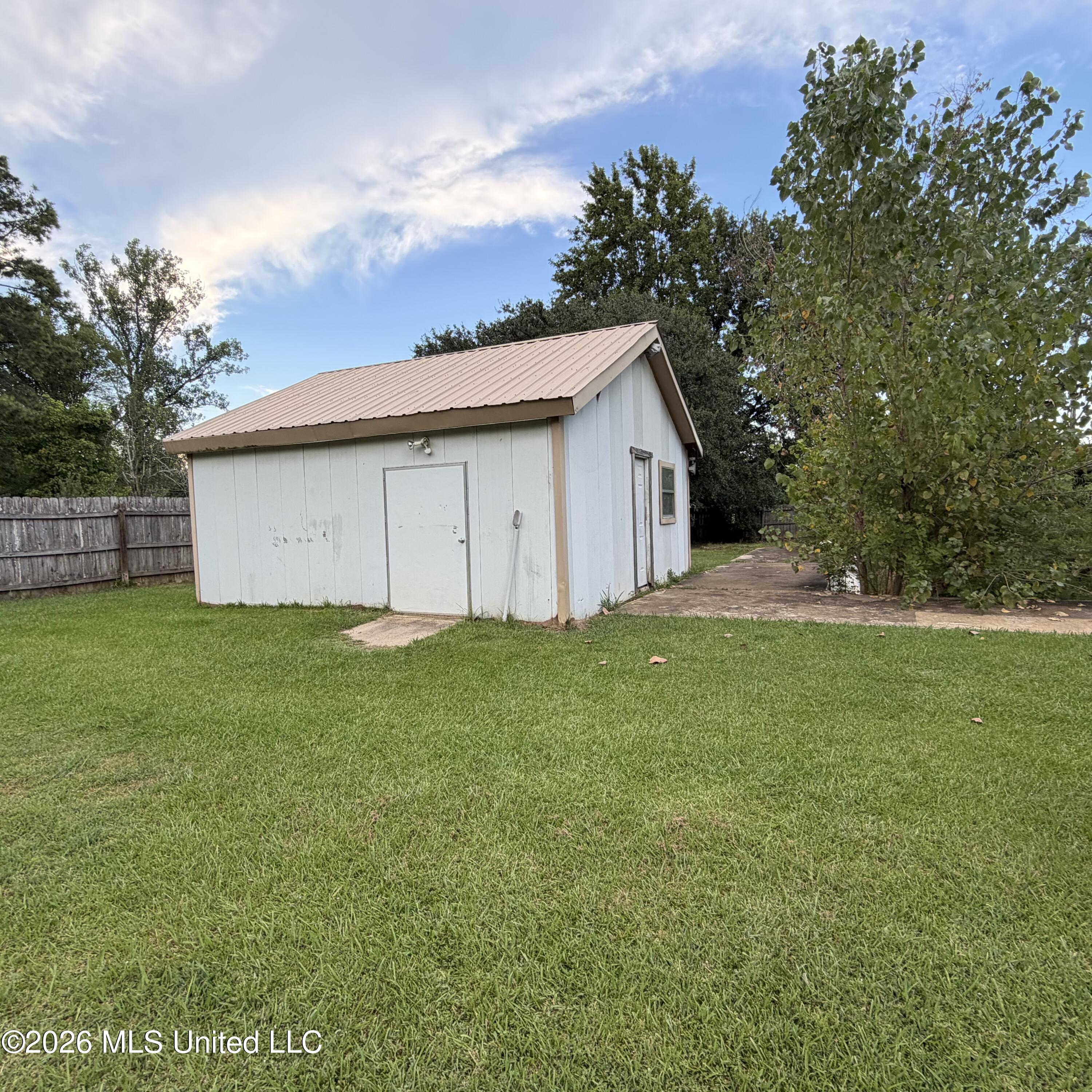 204 Westover Drive Property Photo 5