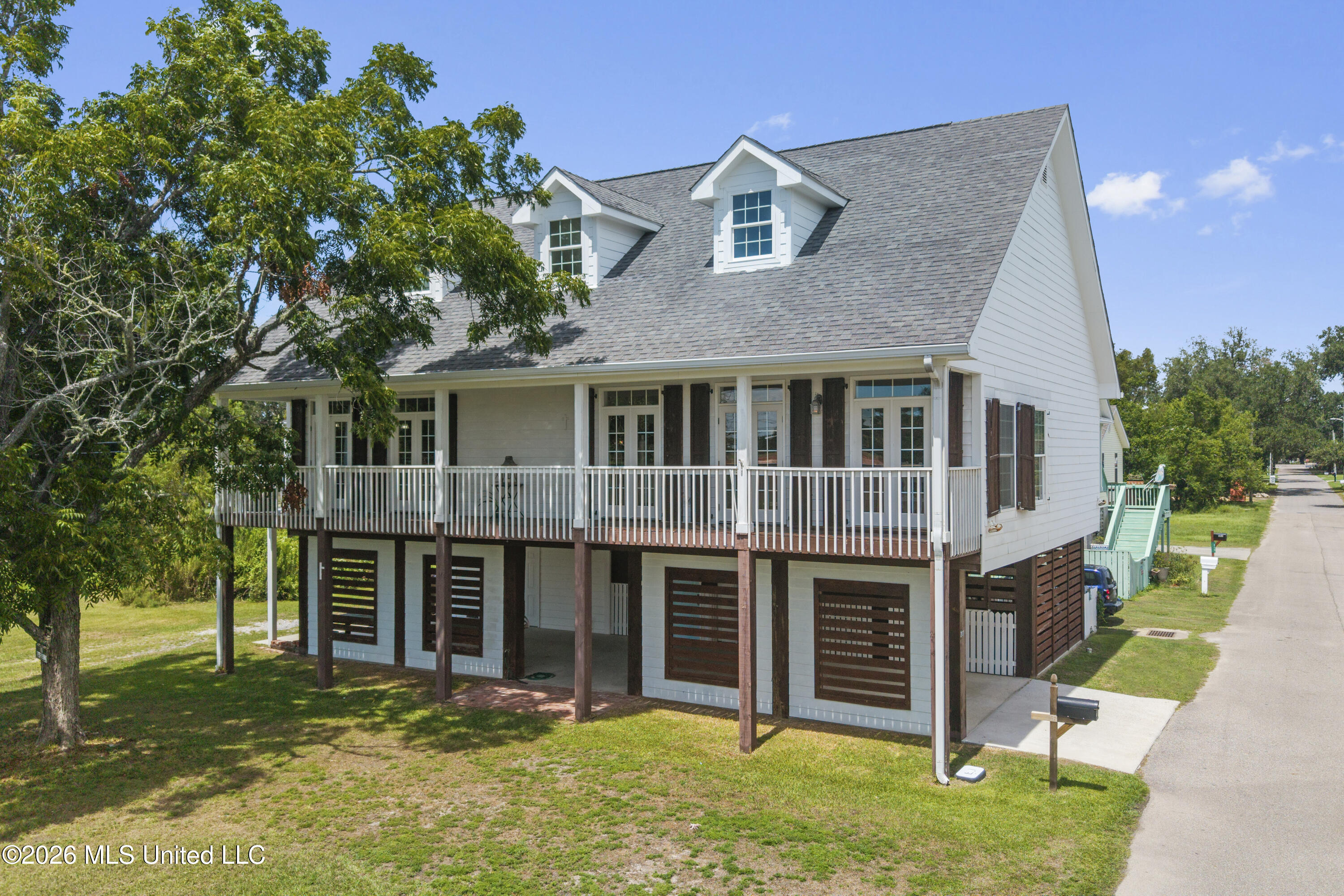 207 Saint Paul Avenue Property Photo 2