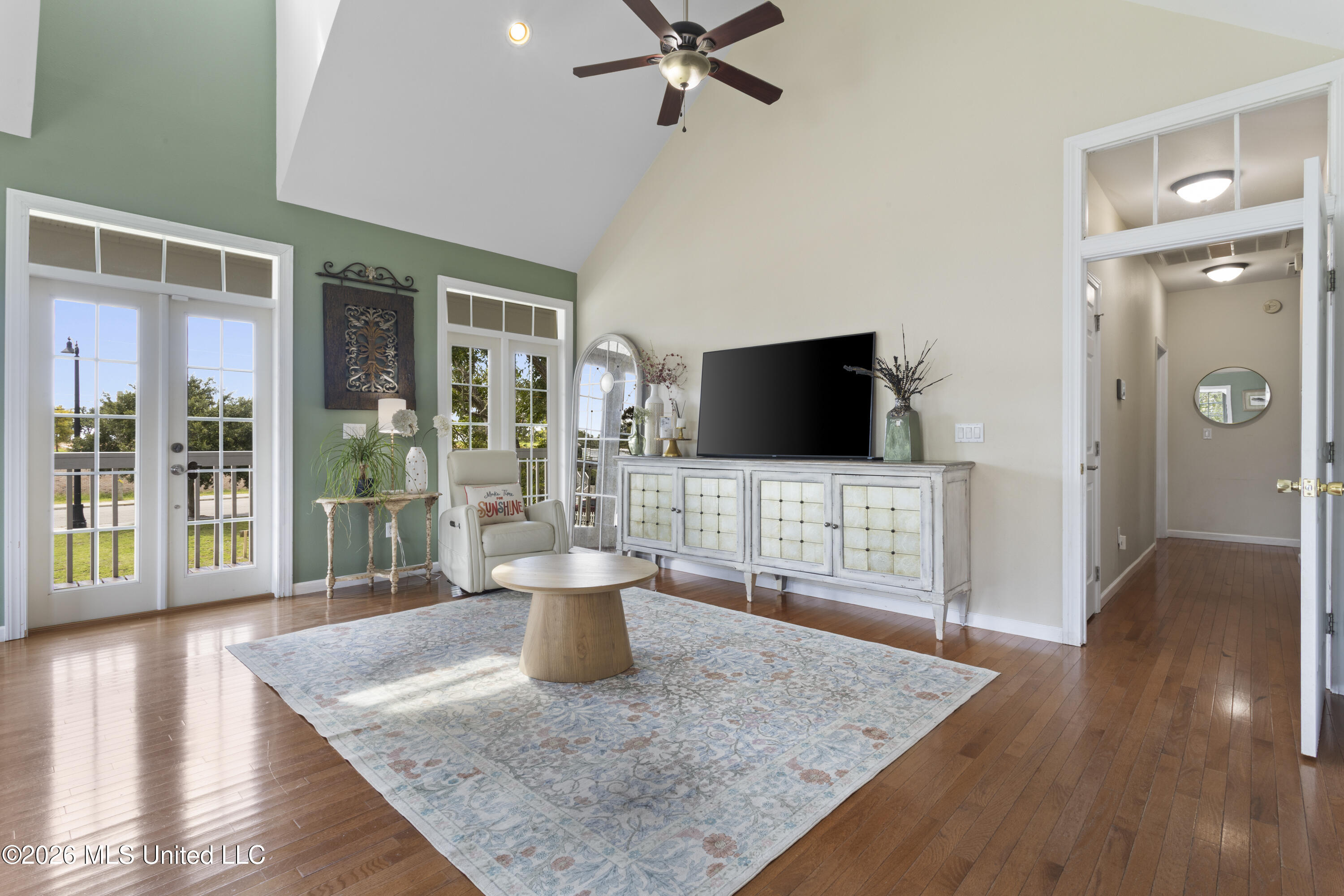 207 Saint Paul Avenue Property Photo 8