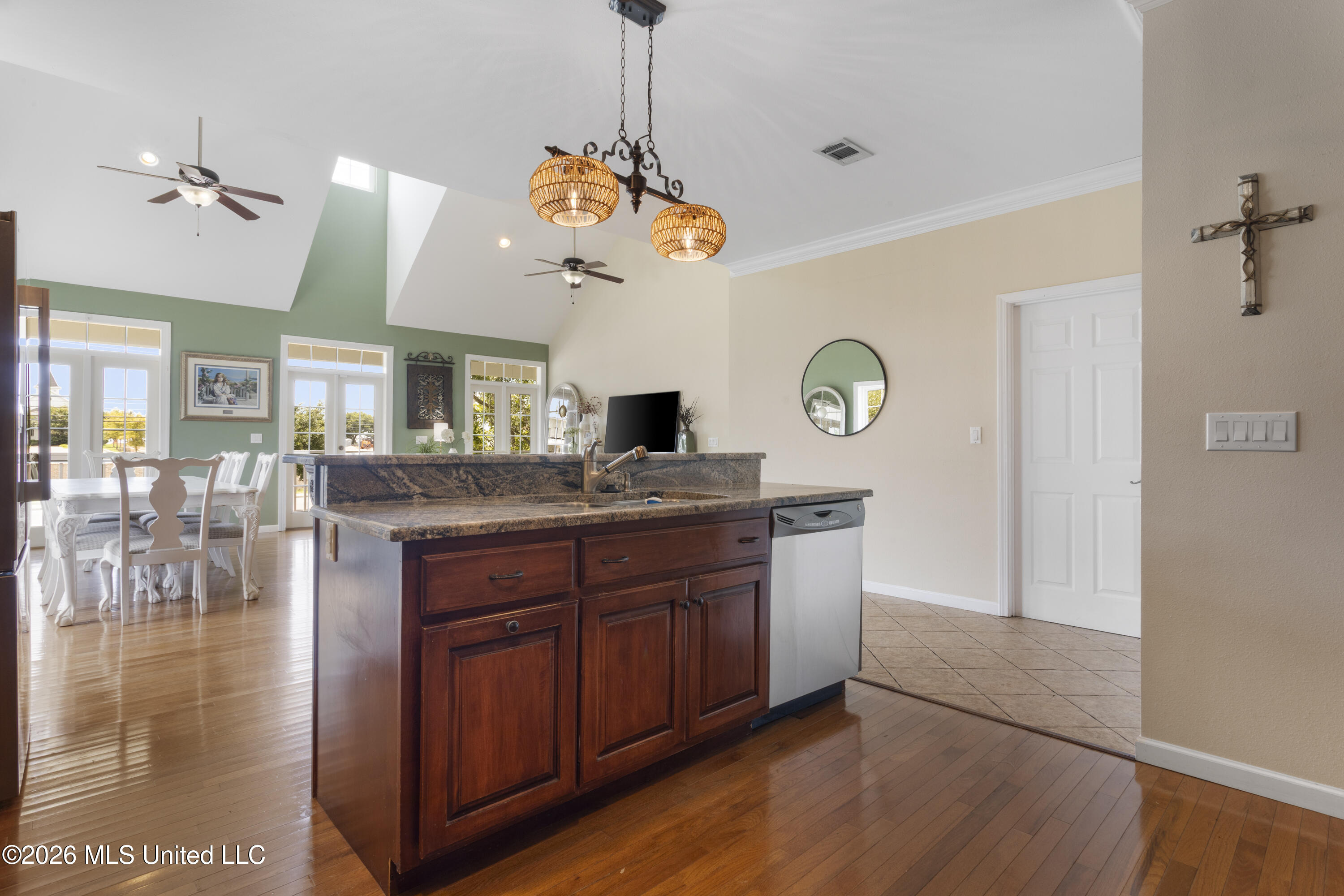 207 Saint Paul Avenue Property Photo 16