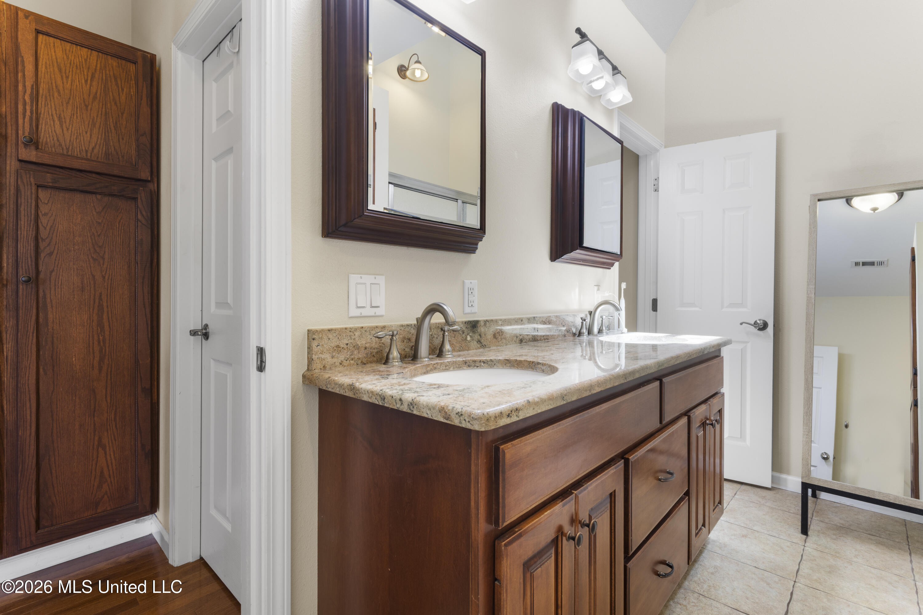 207 Saint Paul Avenue Property Photo 22