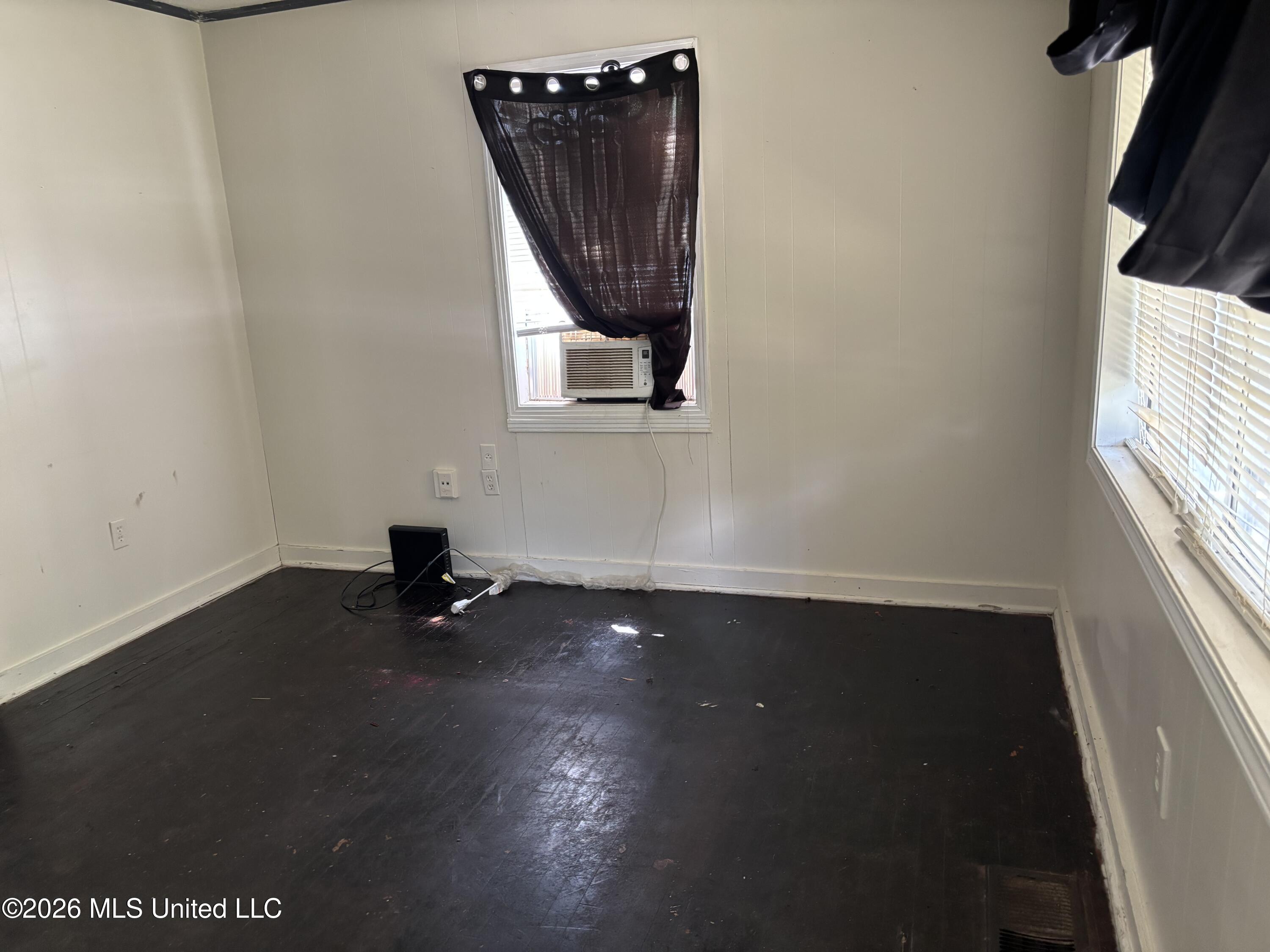 2427 Newport Street Property Photo 3