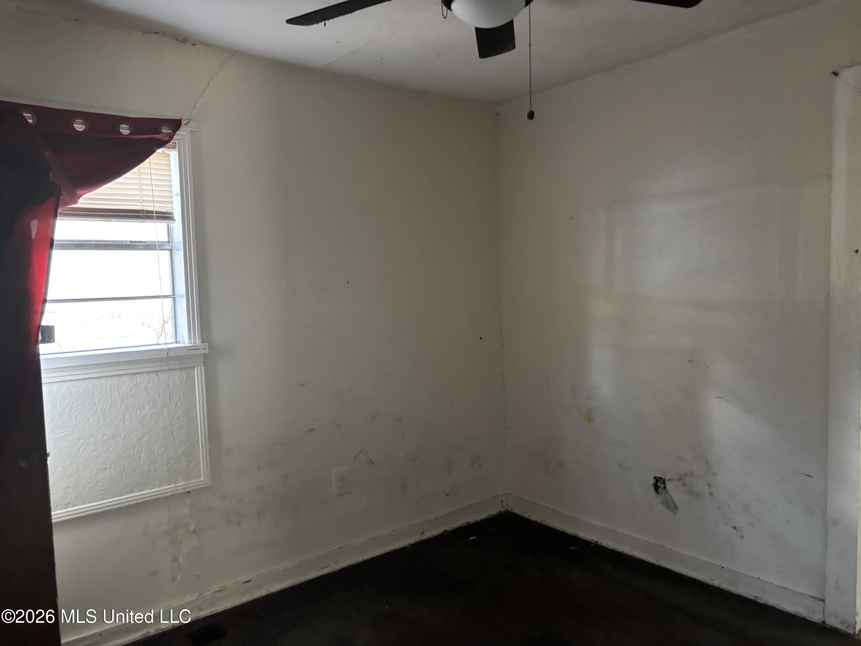 2427 Newport Street Property Photo 5