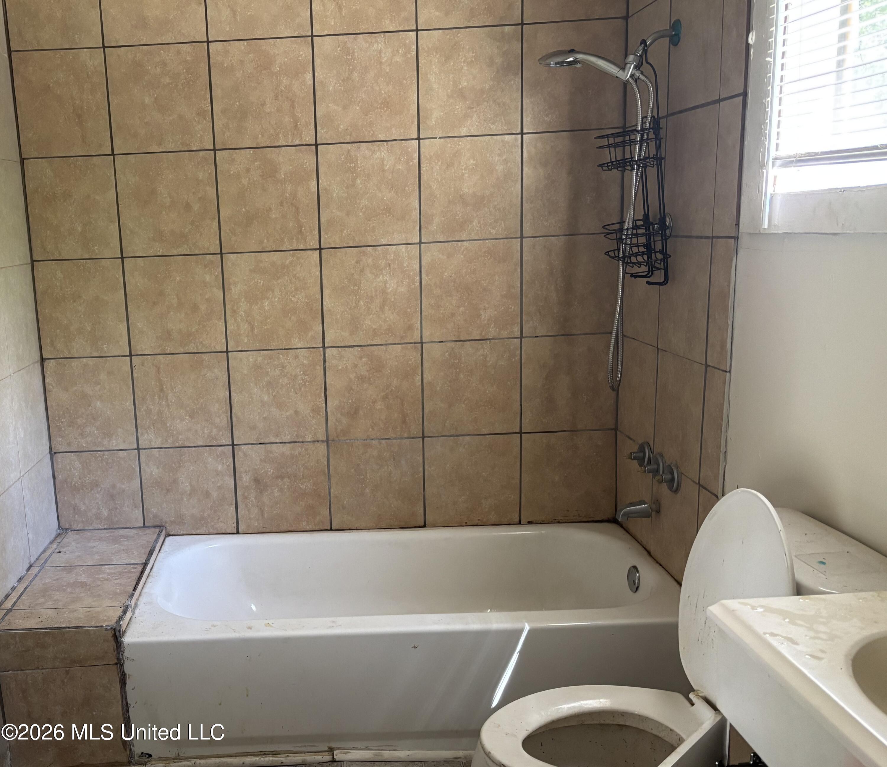 2427 Newport Street Property Photo 6
