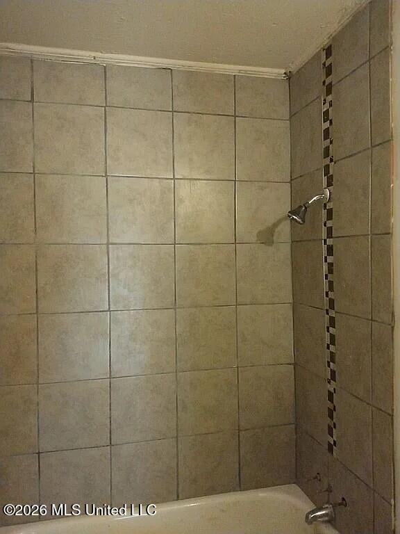 2427 Newport Street Property Photo 7