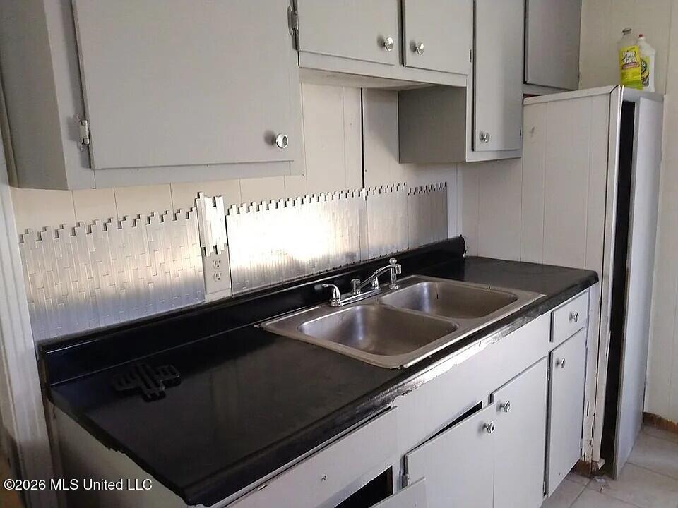 2427 Newport Street Property Photo 8