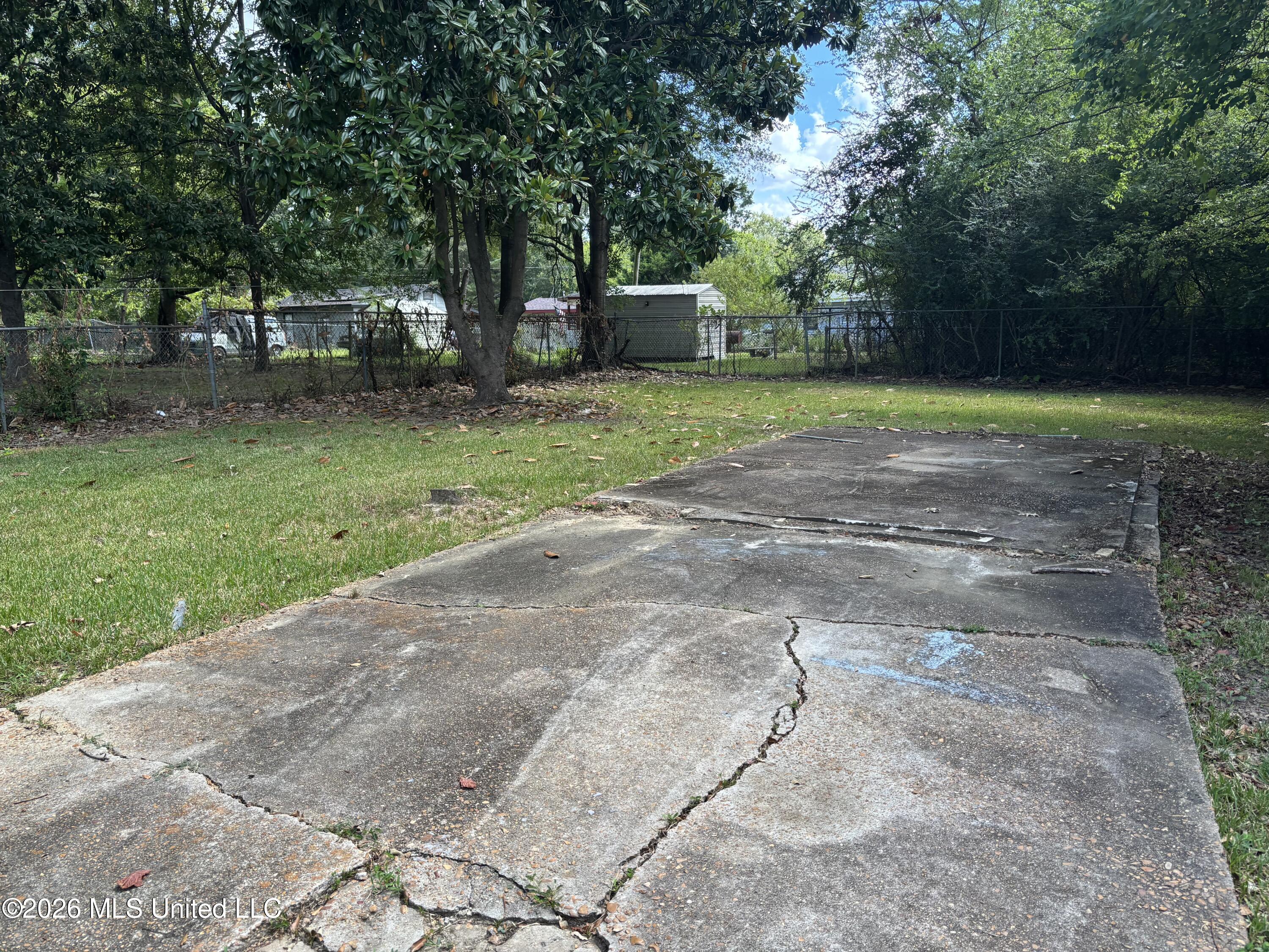 2427 Newport Street Property Photo 9