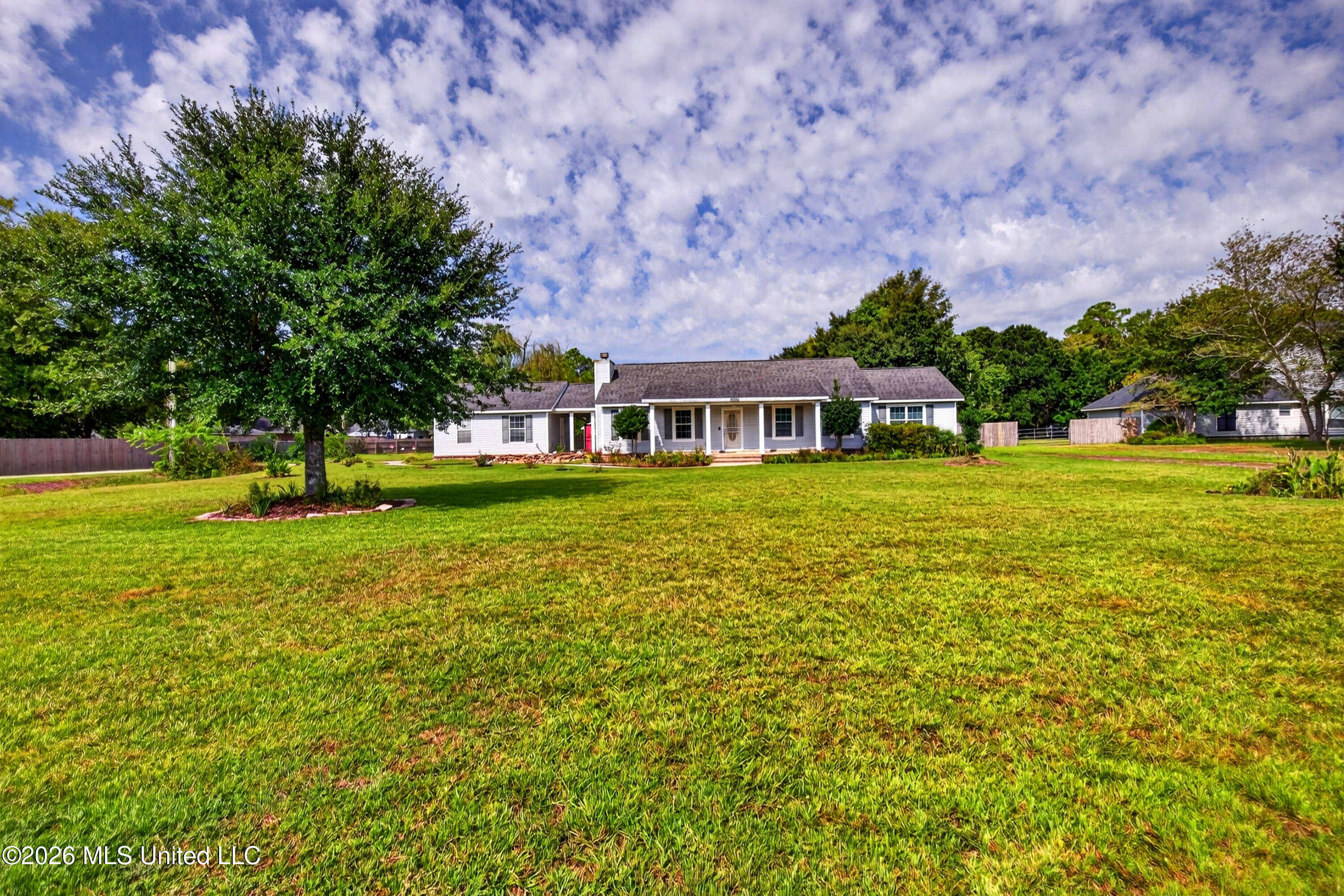 5547 Paula Drive Property Photo 3