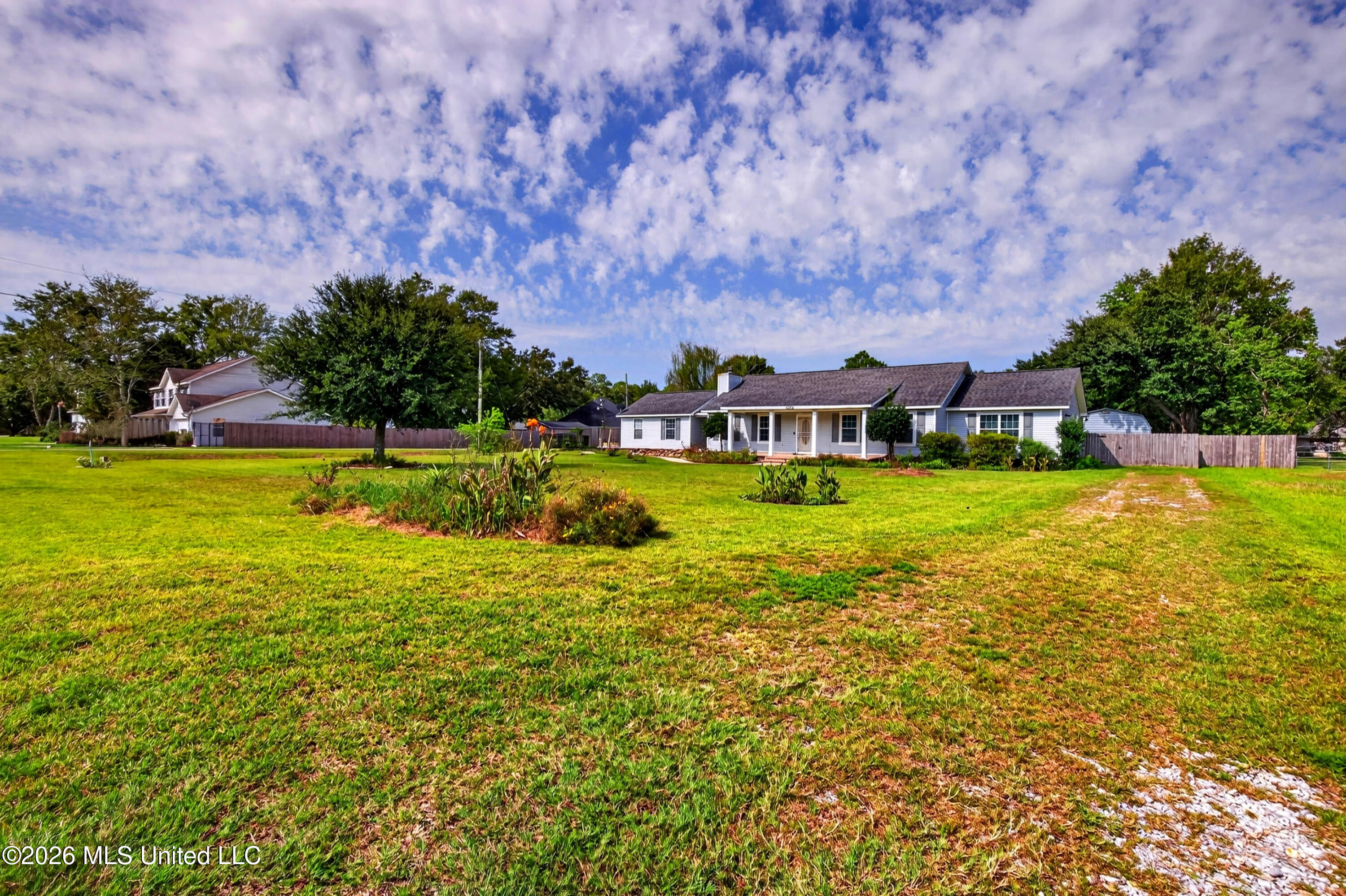 5547 Paula Drive Property Photo 4
