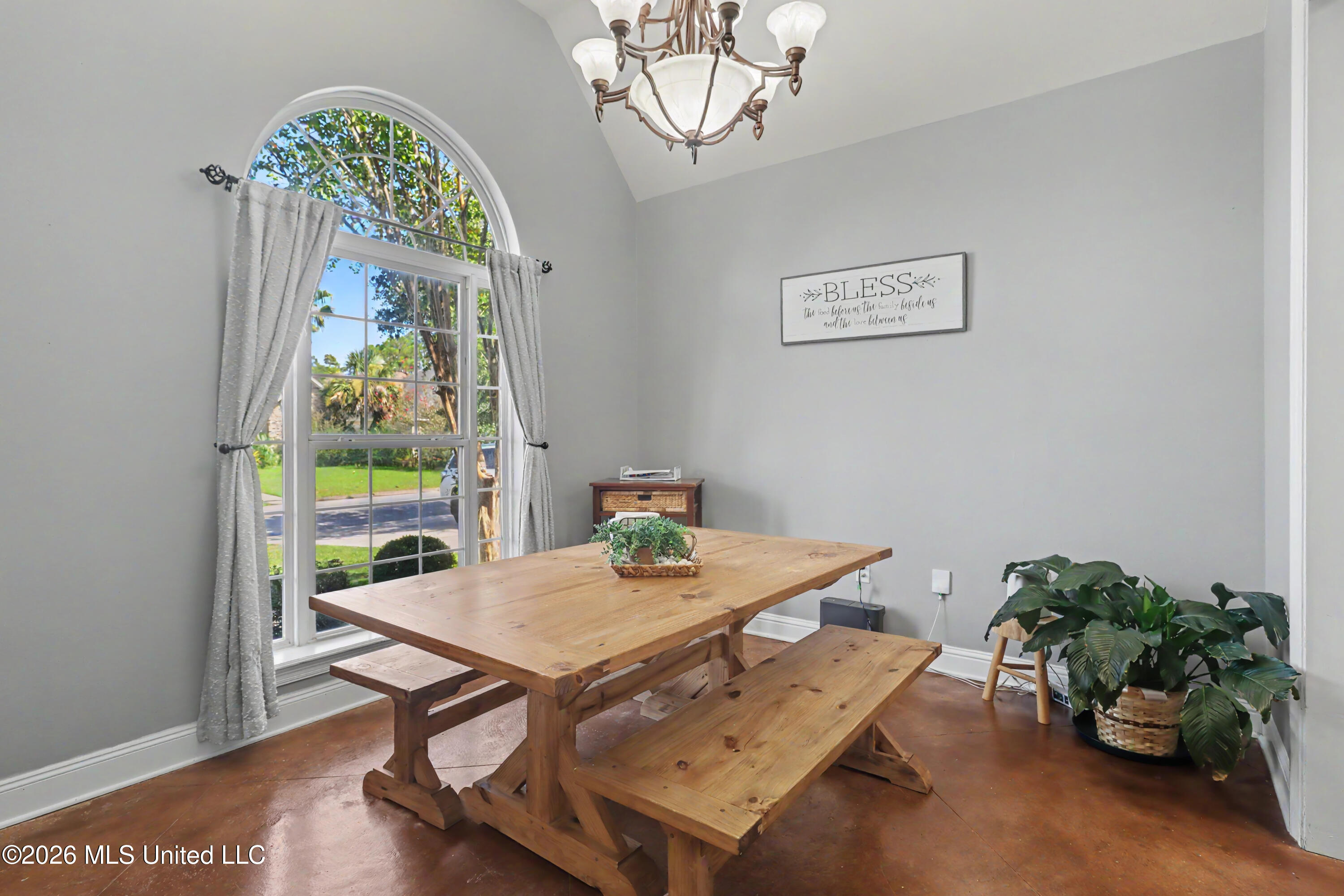 704 Old Savannah Drive Property Photo 4