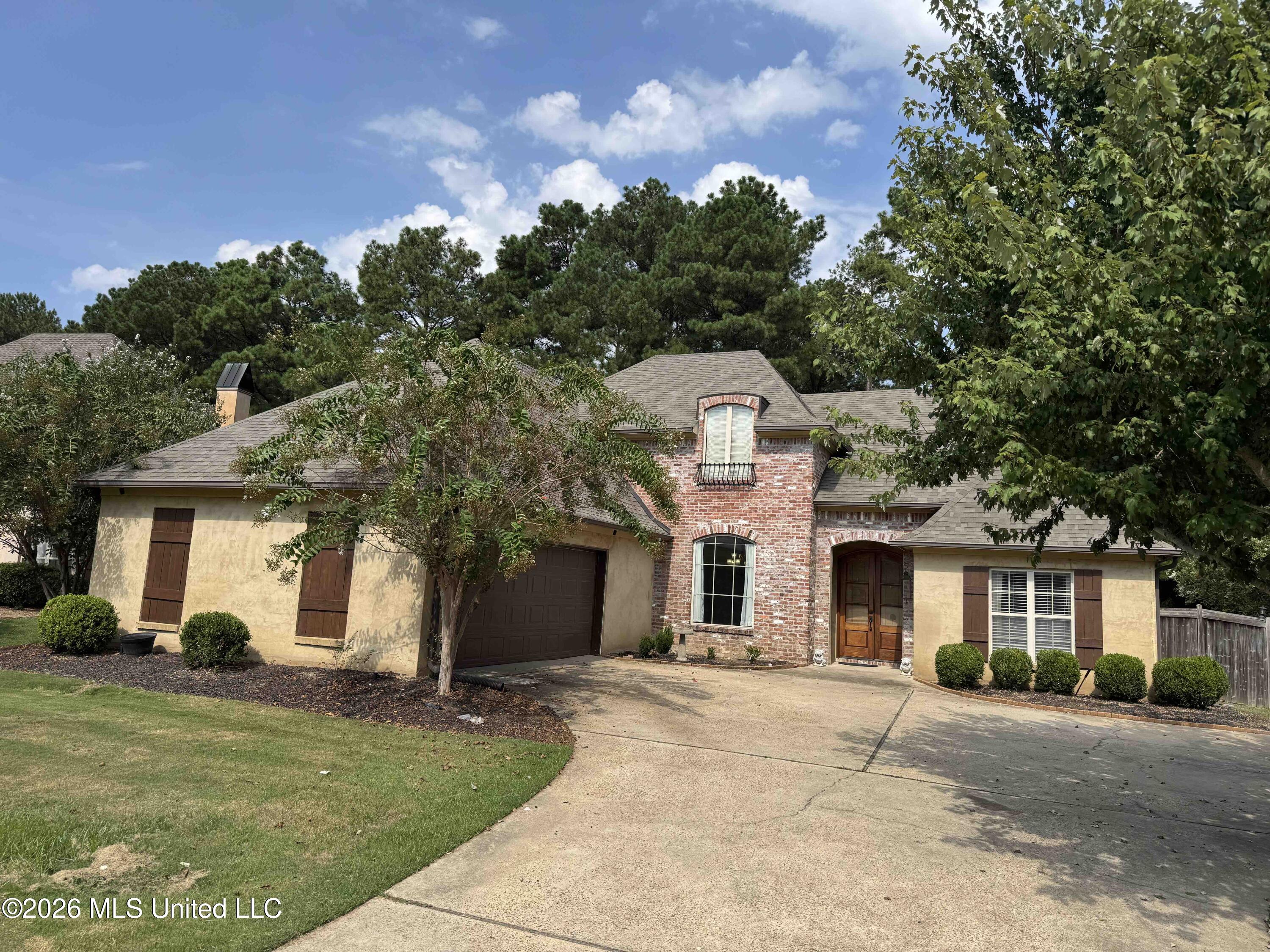 103 Red Oak Court Property Photo 1