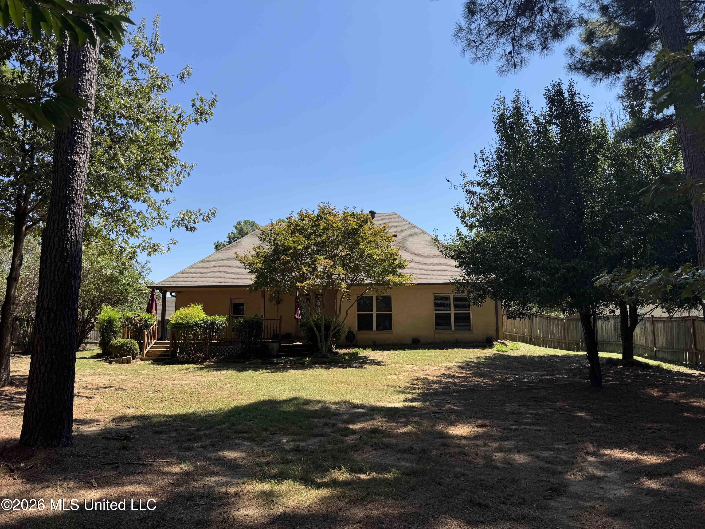 103 Red Oak Court Property Photo 3
