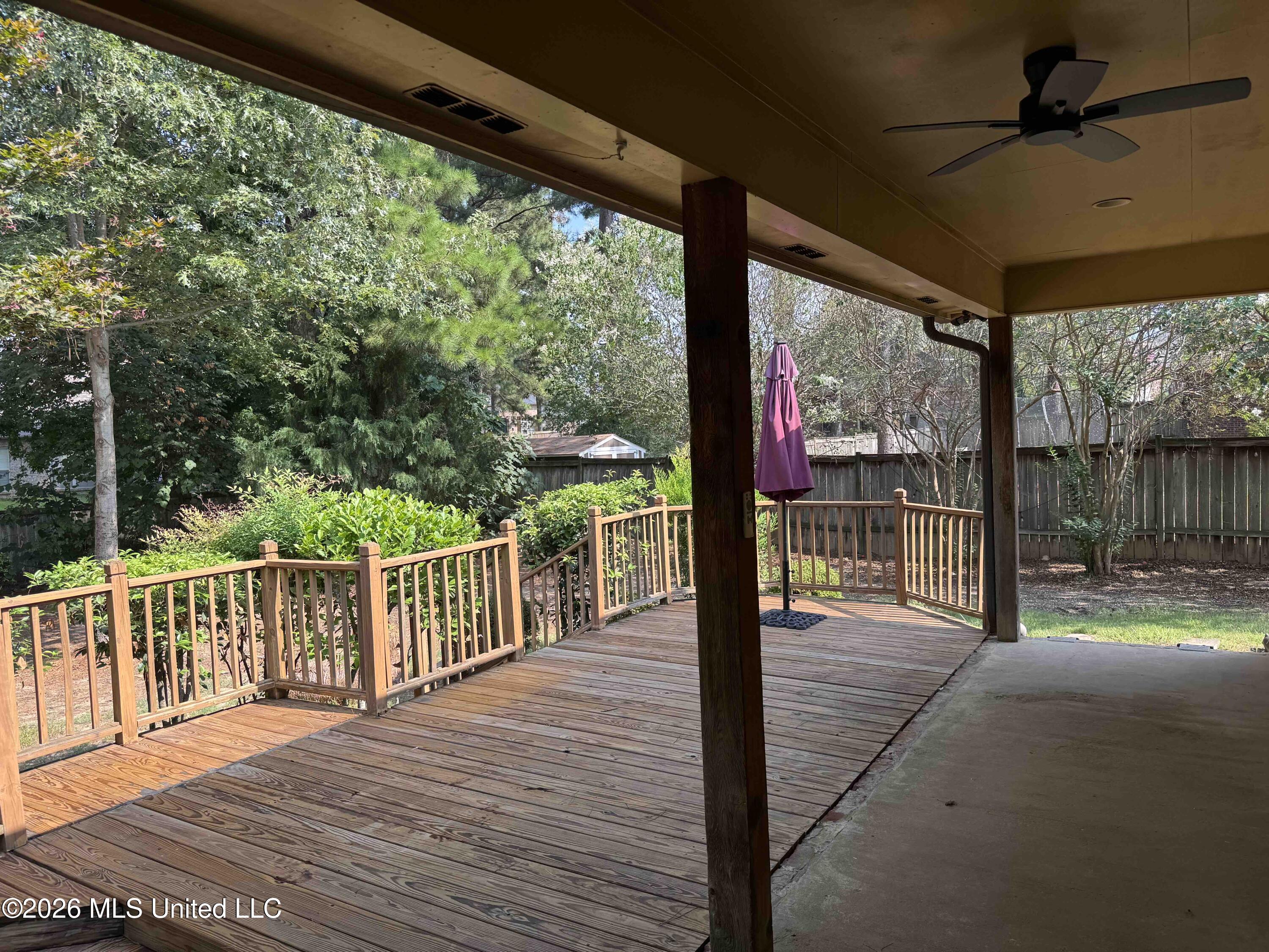 103 Red Oak Court Property Photo 4