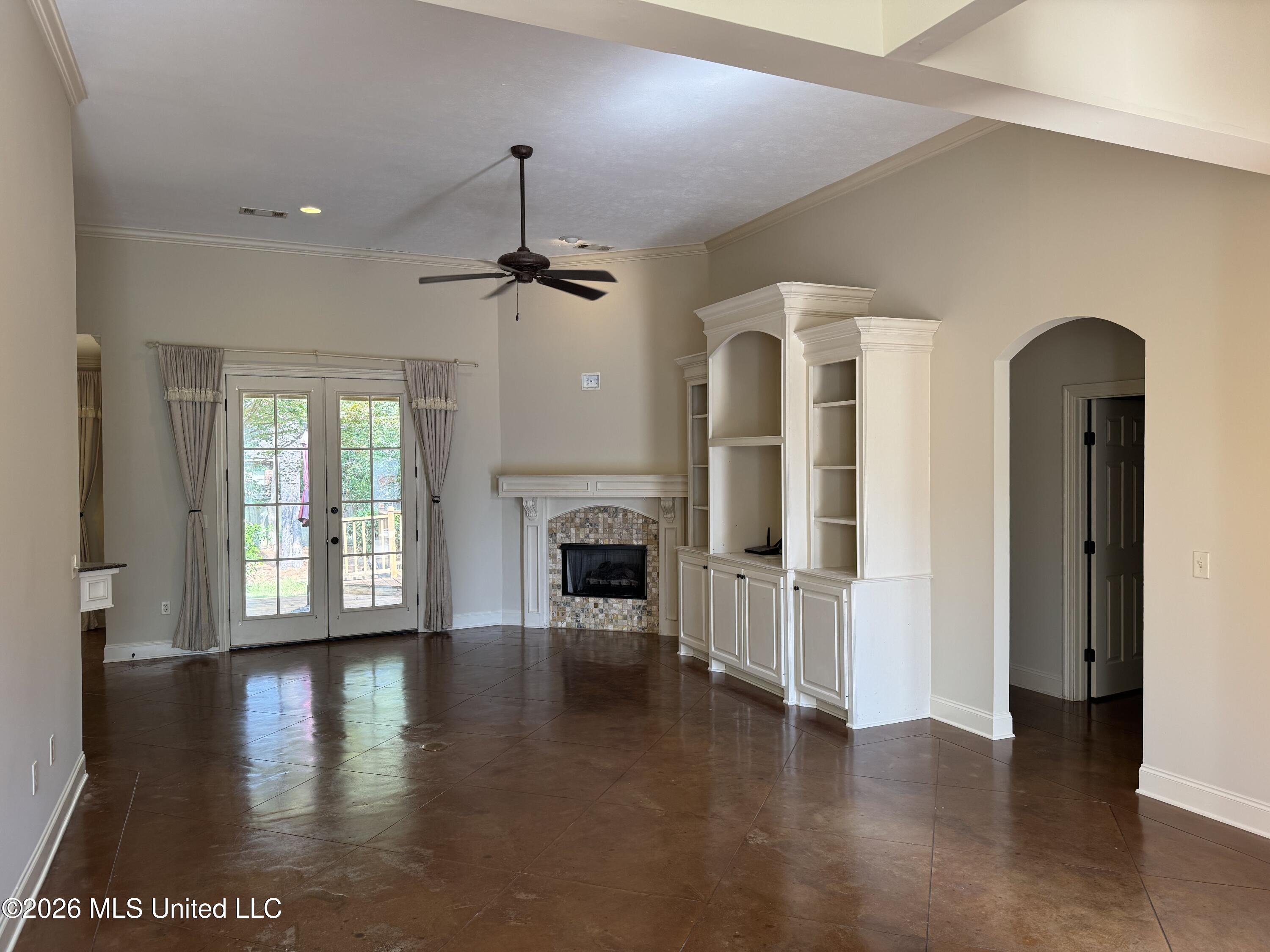 103 Red Oak Court Property Photo 6