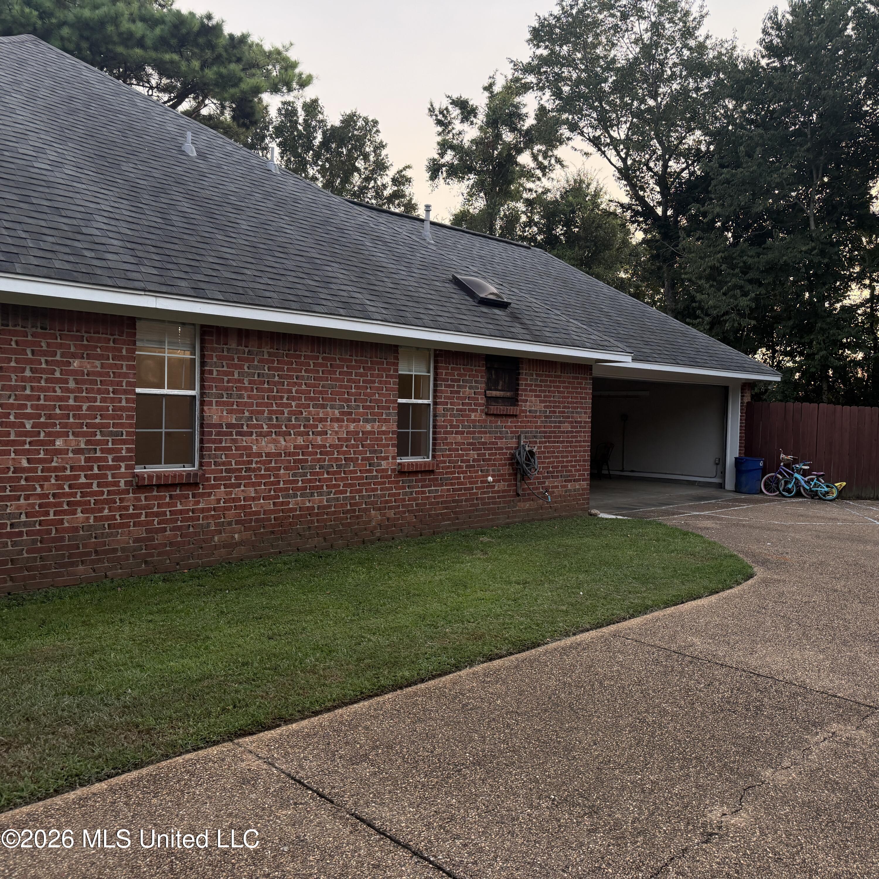 306 Farmers Cove Property Photo 2