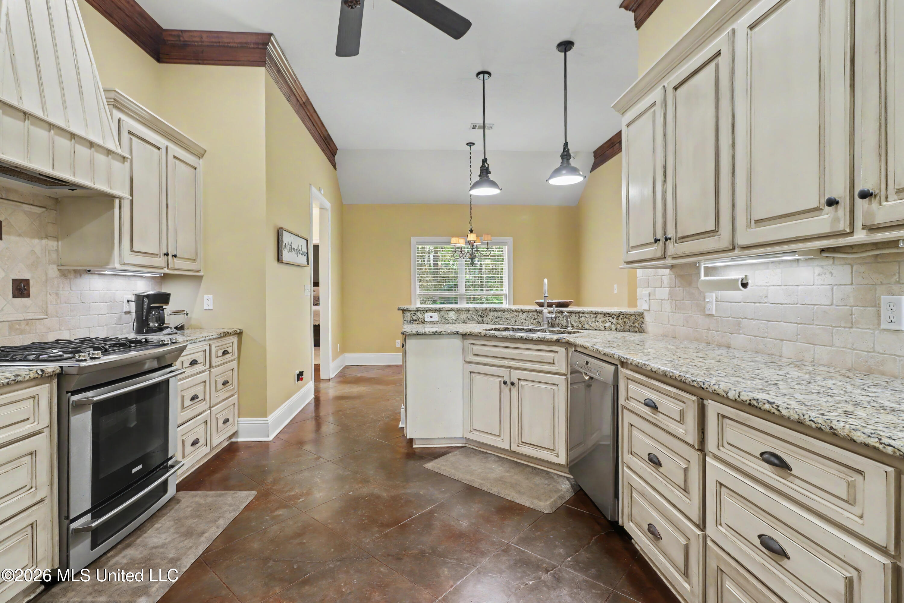 1350 Fairway Drive Property Photo 3