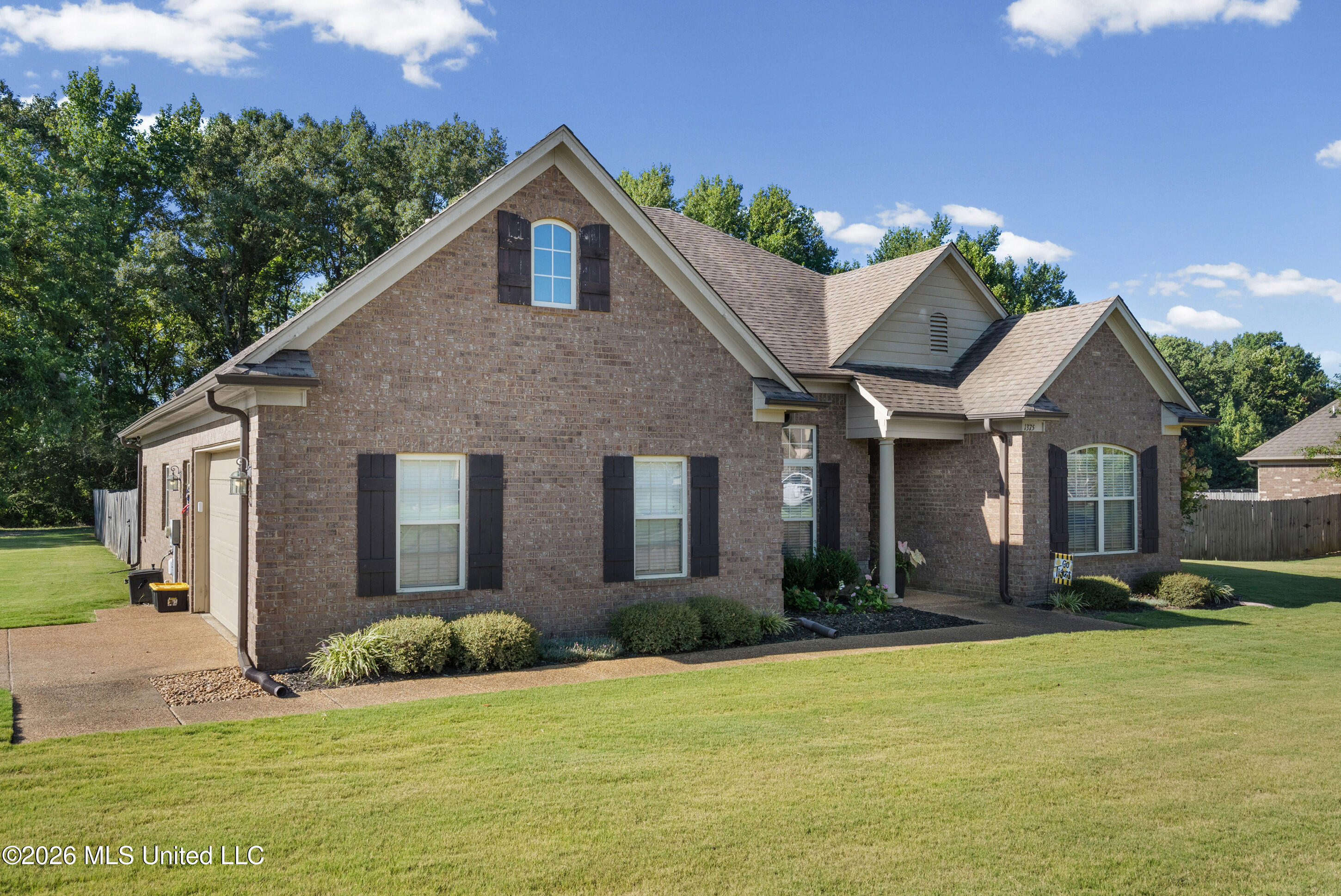 1375 Fieldstone Street Property Photo 3