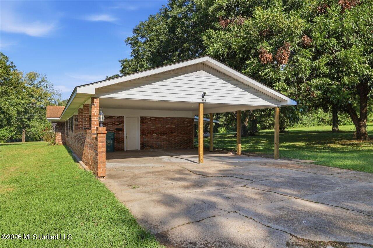 254 Taylor Drive Property Photo 3