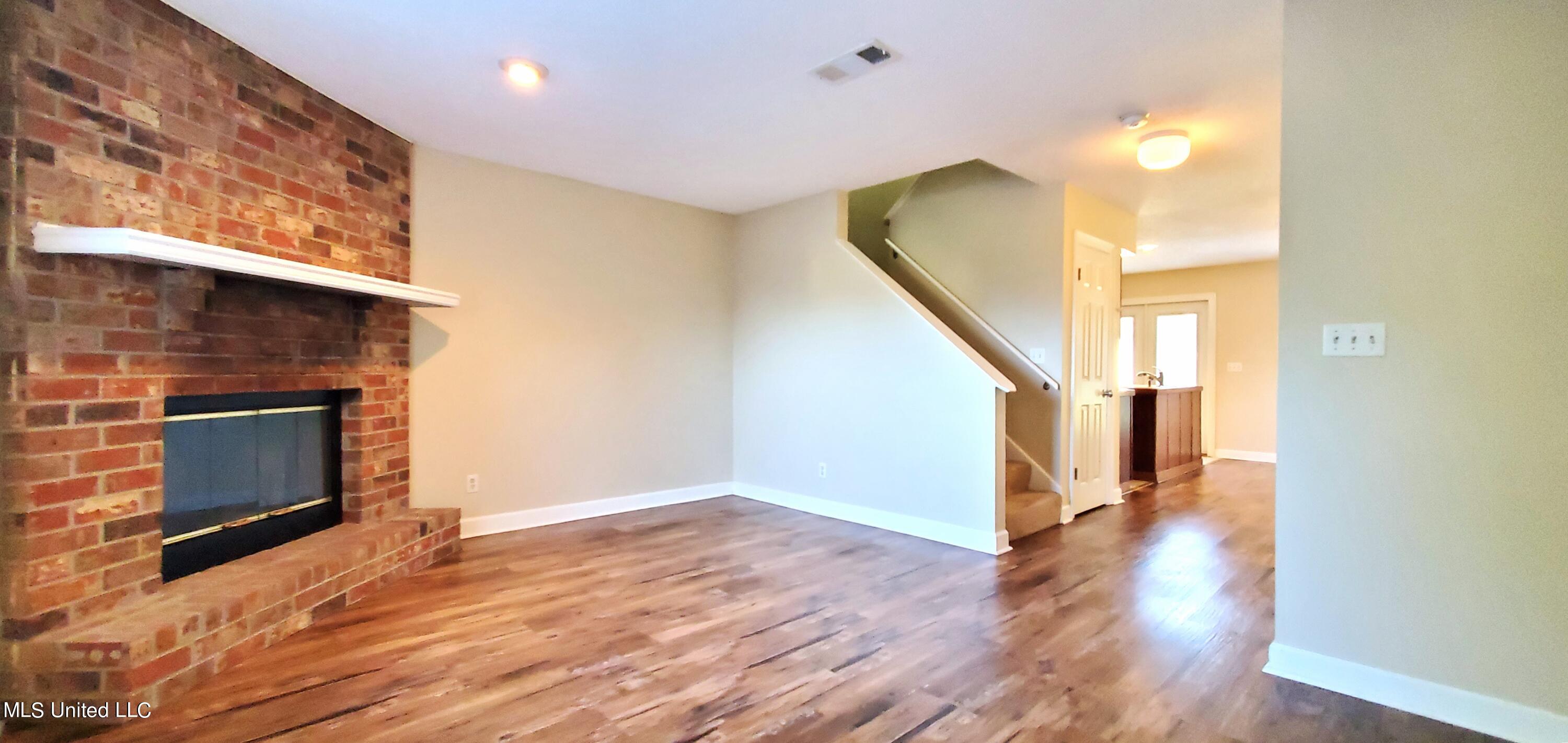 495 Popps Ferry Road Property Photo 2