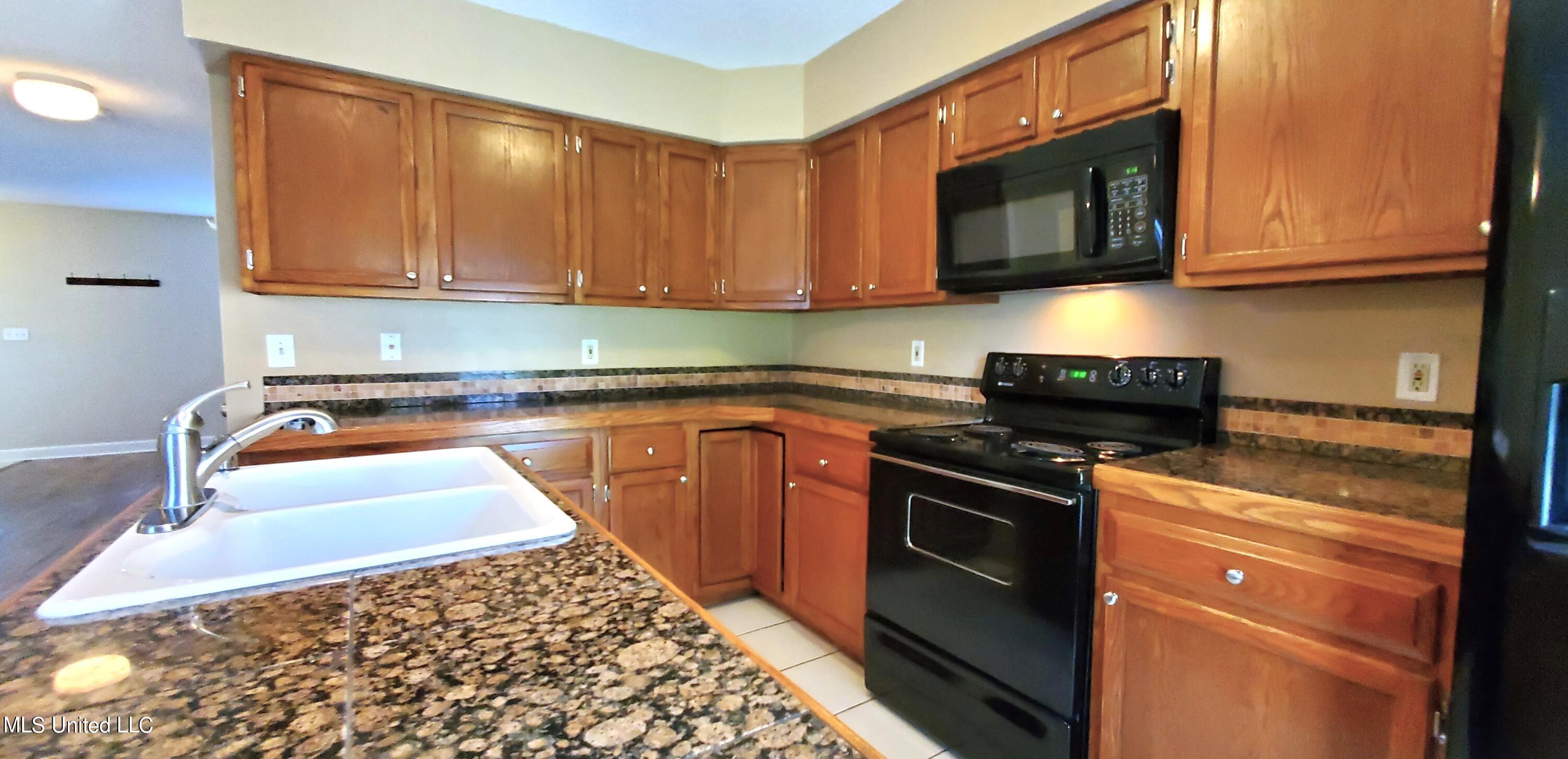 495 Popps Ferry Road Property Photo 3