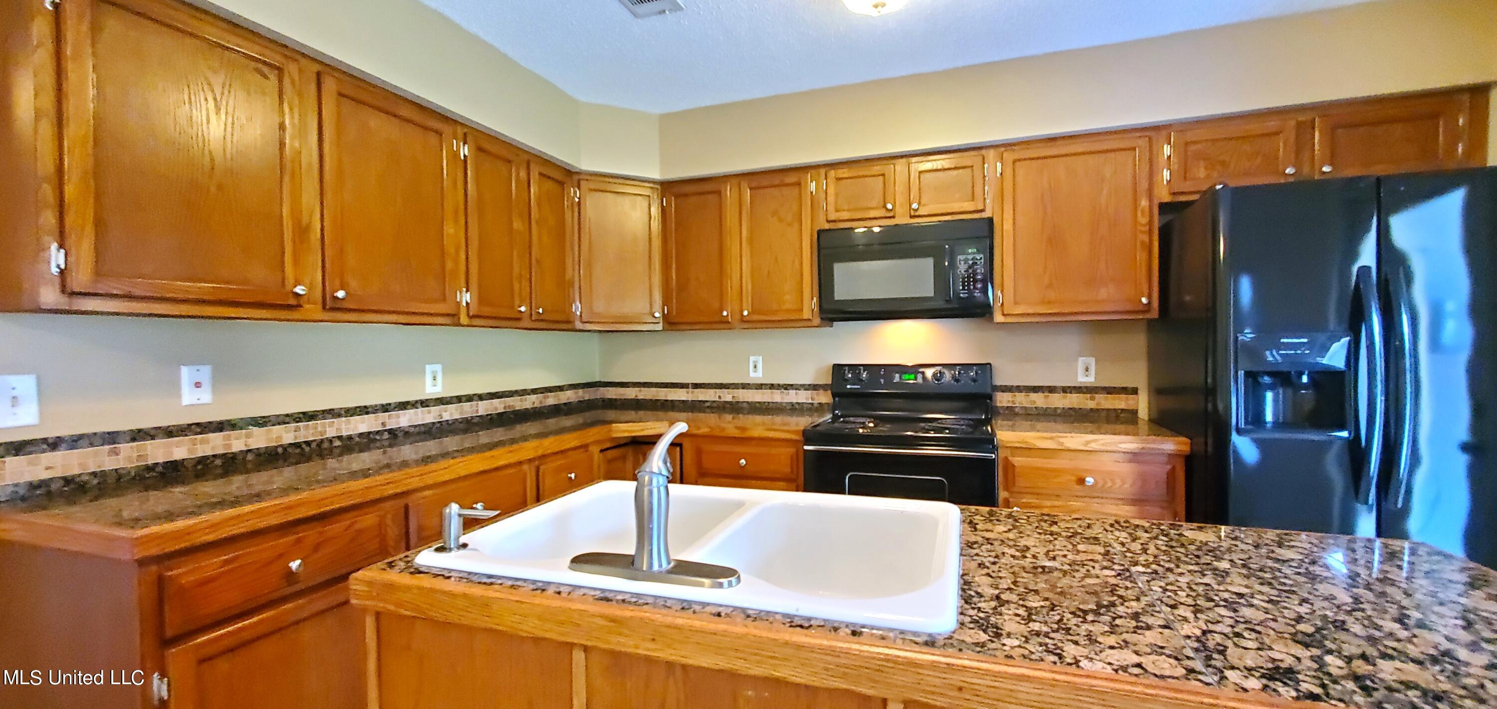 495 Popps Ferry Road Property Photo 4