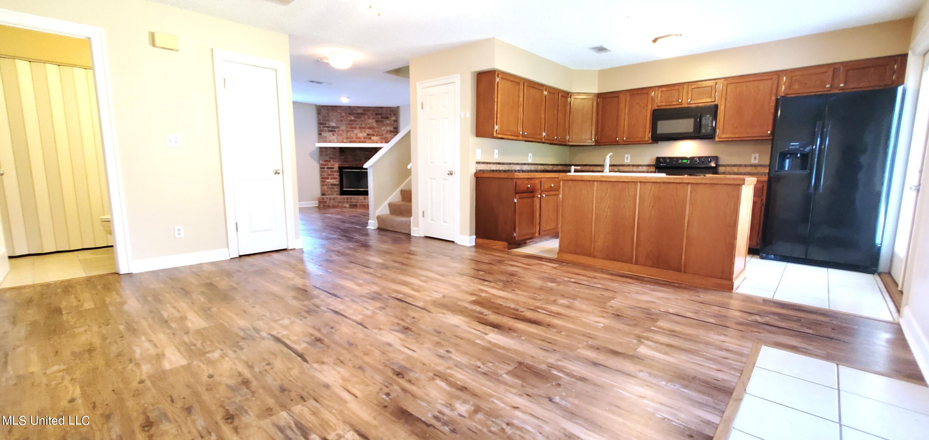 495 Popps Ferry Road Property Photo 5