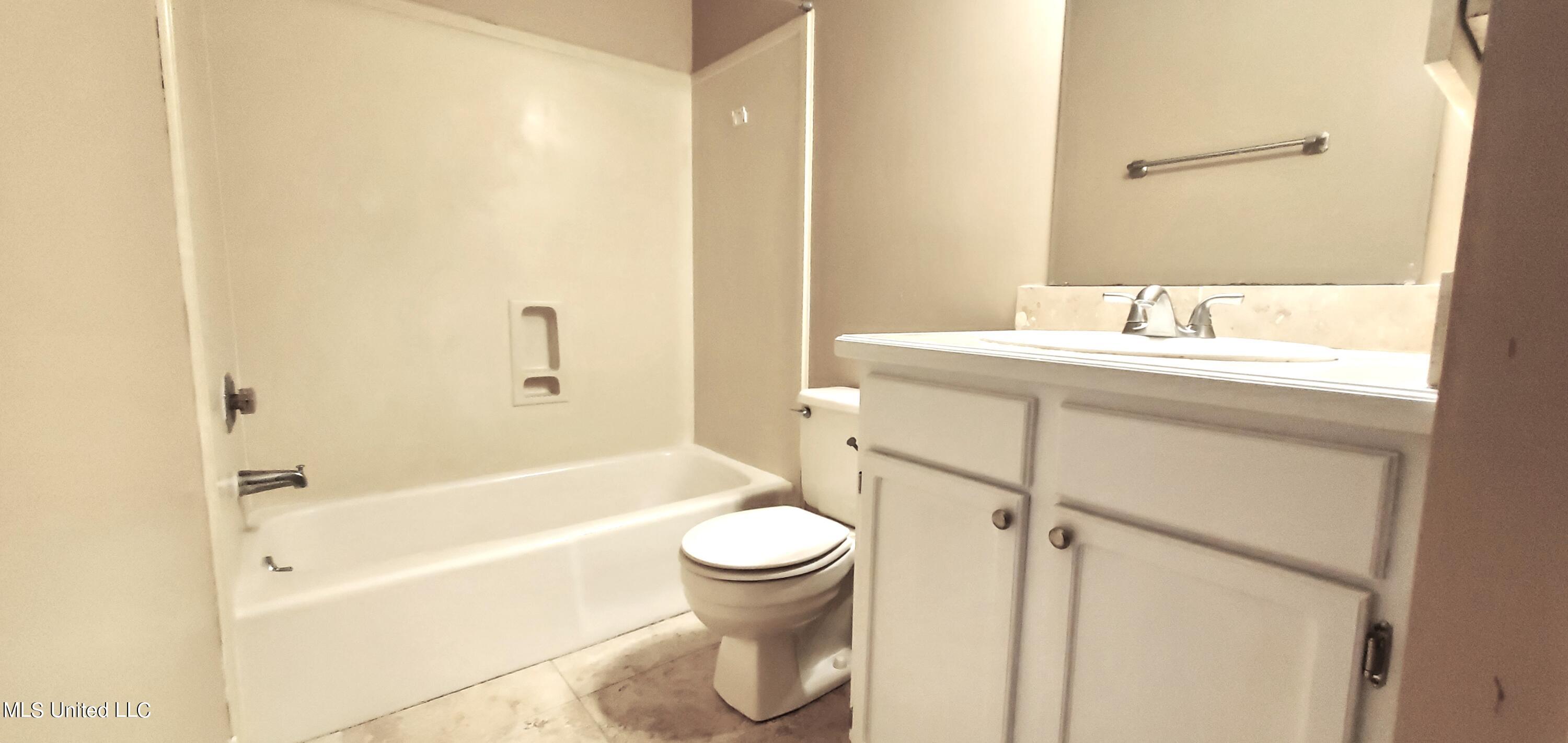495 Popps Ferry Road Property Photo 10
