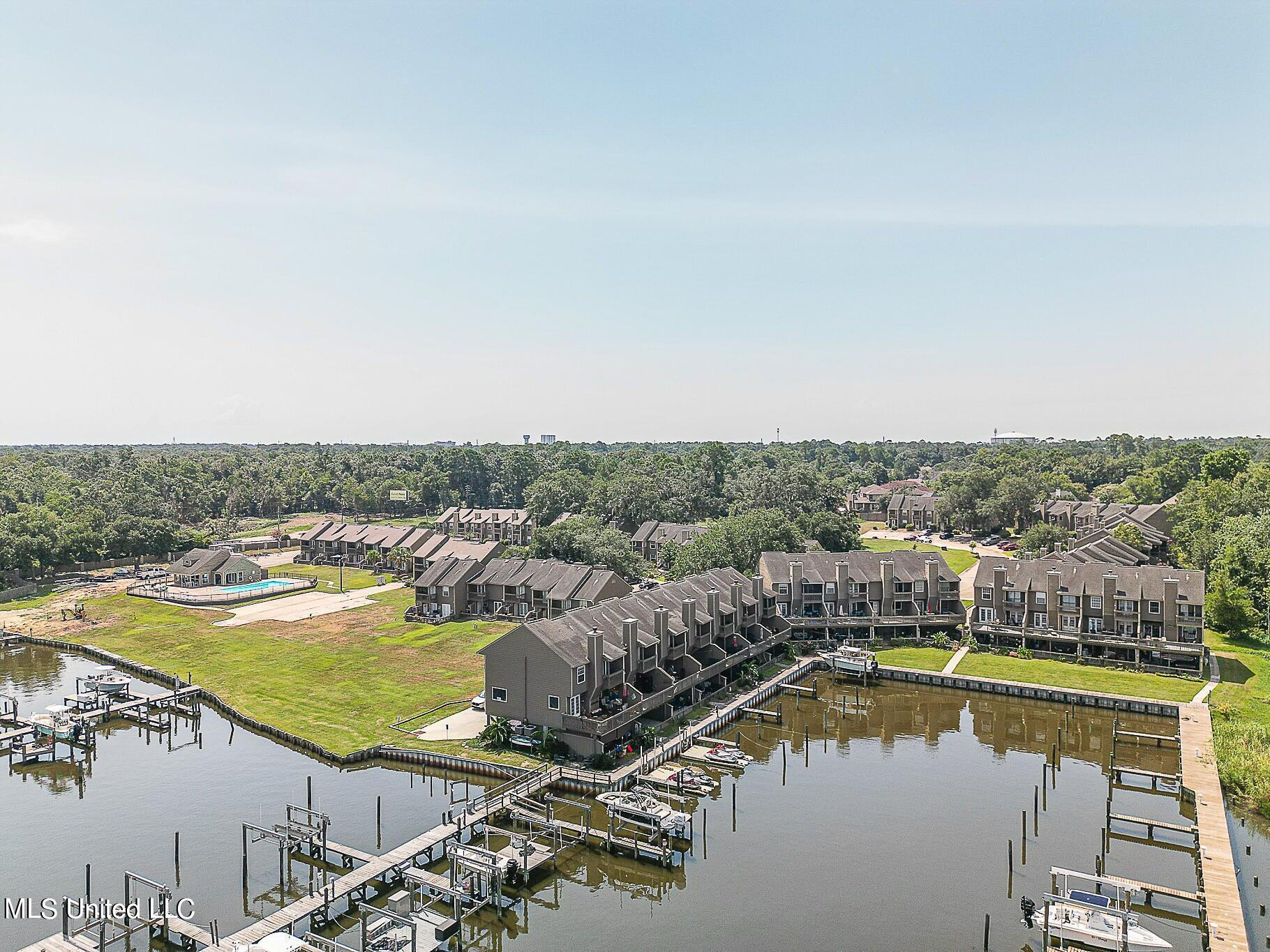 495 Popps Ferry Road Property Photo 14