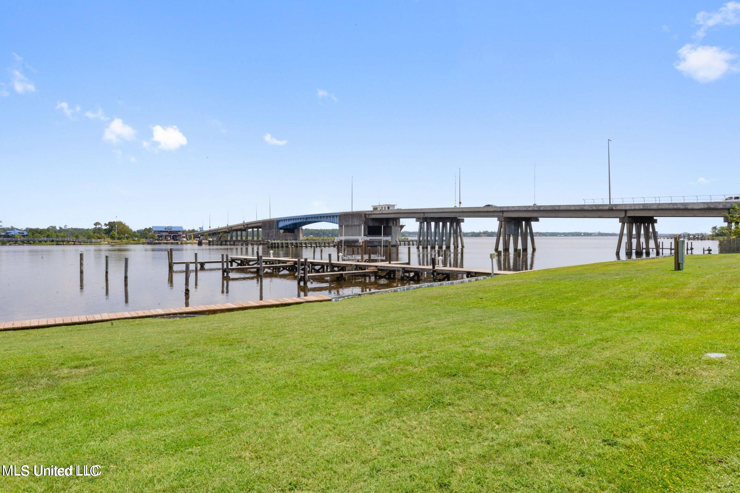 495 Popps Ferry Road Property Photo 15