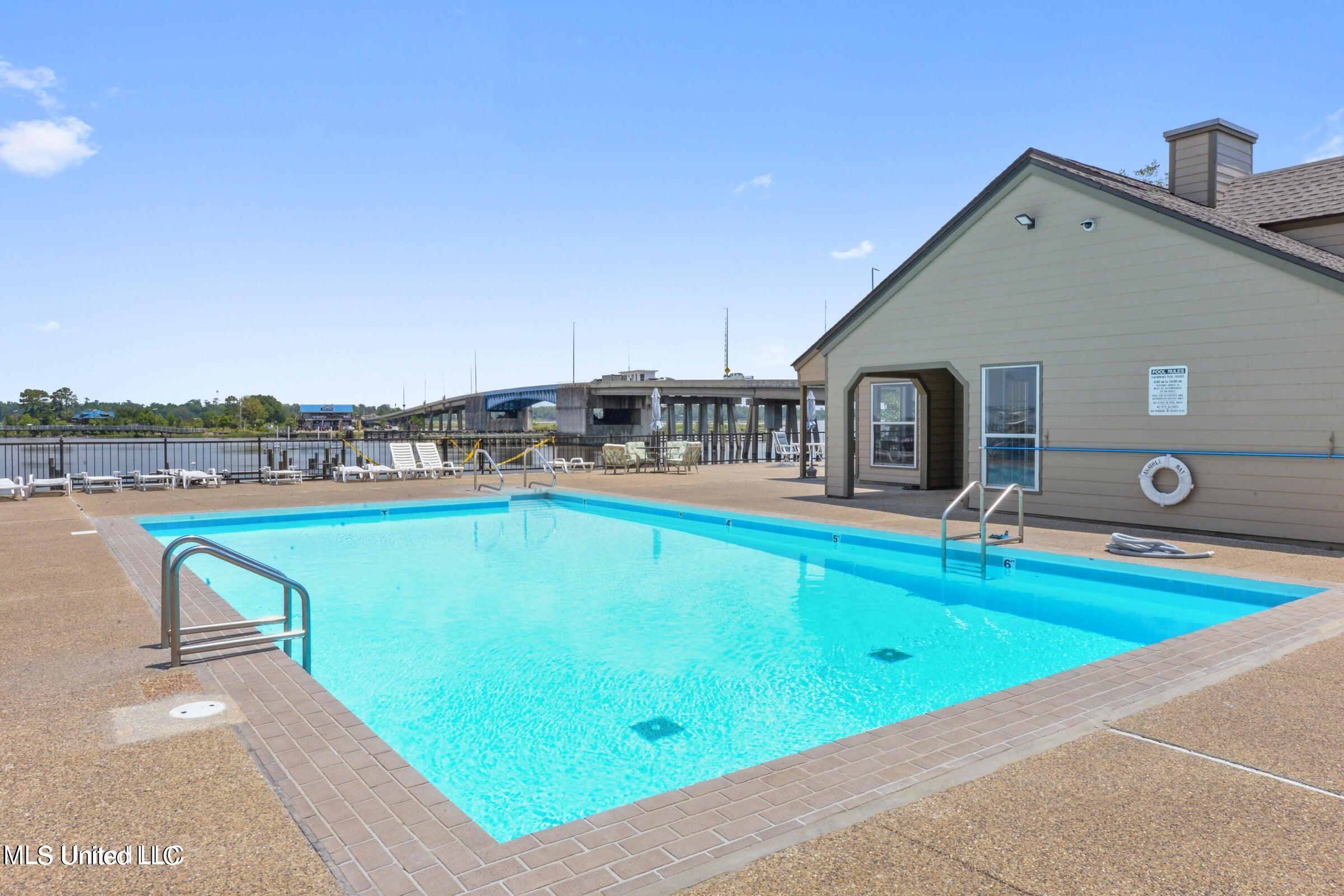 495 Popps Ferry Road Property Photo 17