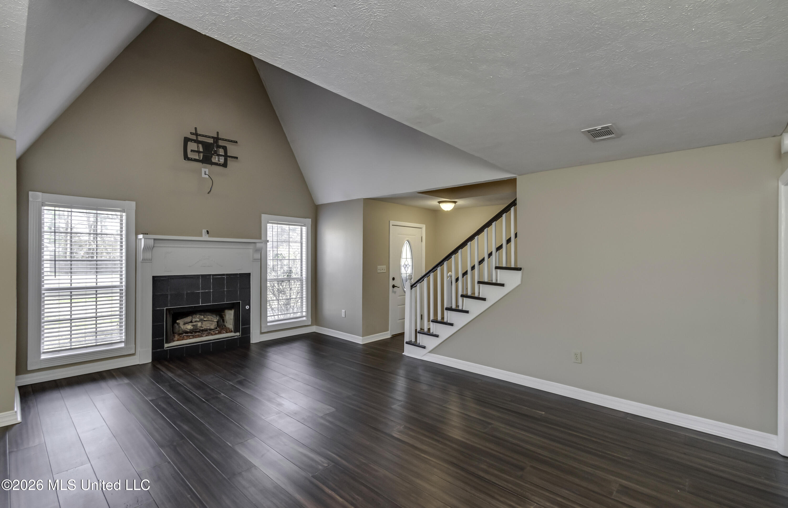 823 Bibury Place Property Photo 6