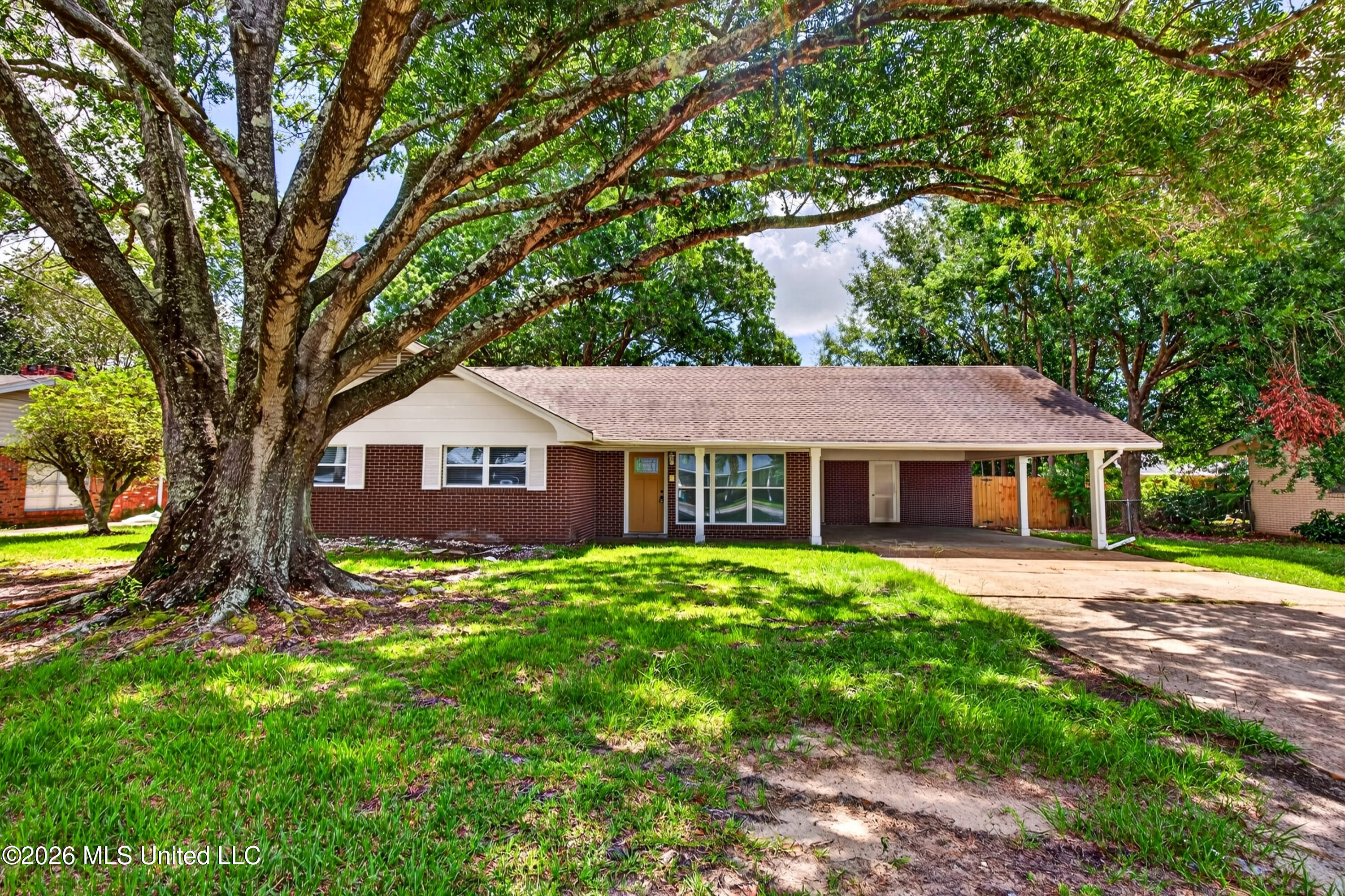 2211 Popps Ferry Road Property Photo 1