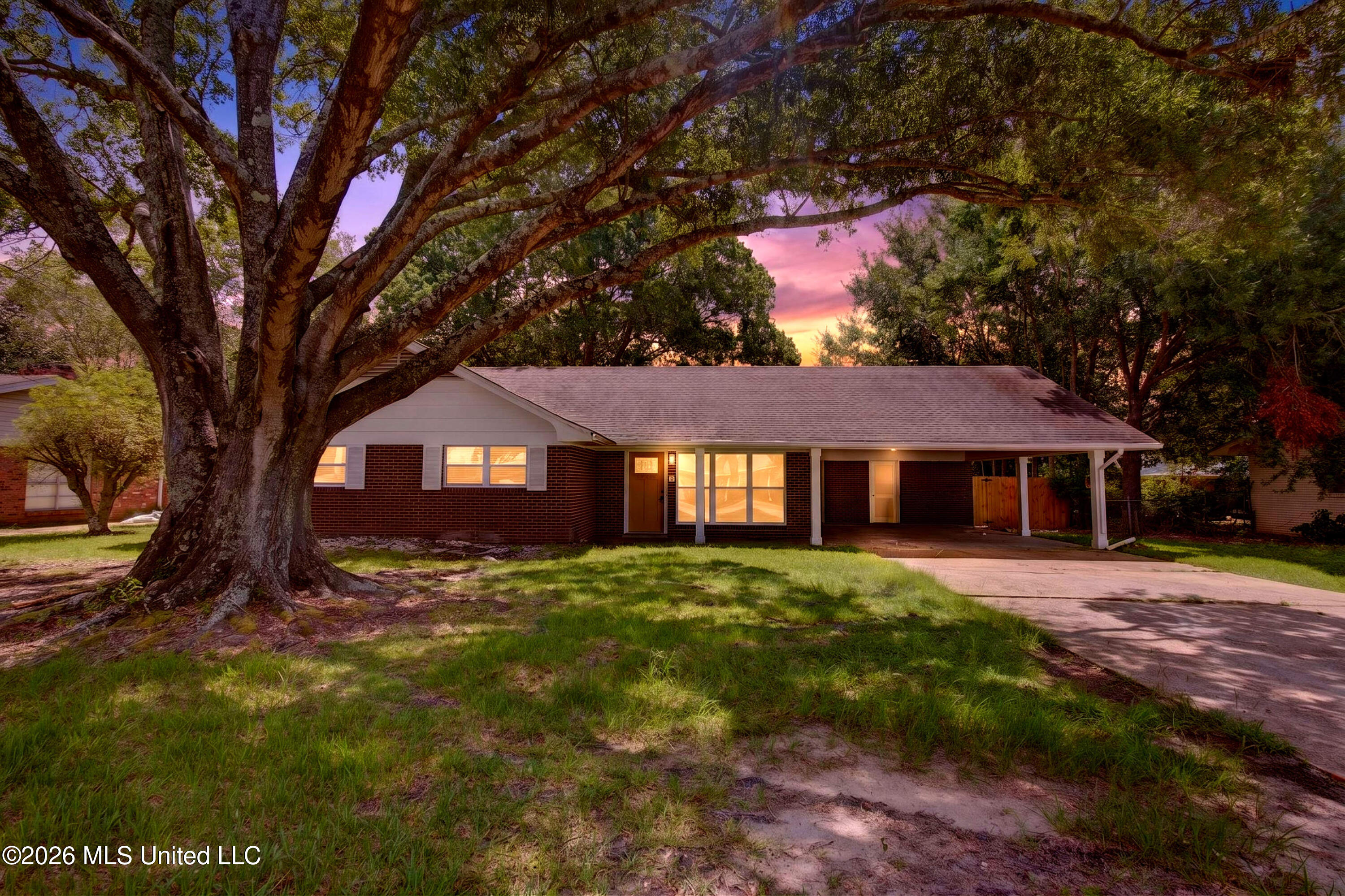 2211 Popps Ferry Road Property Photo 2